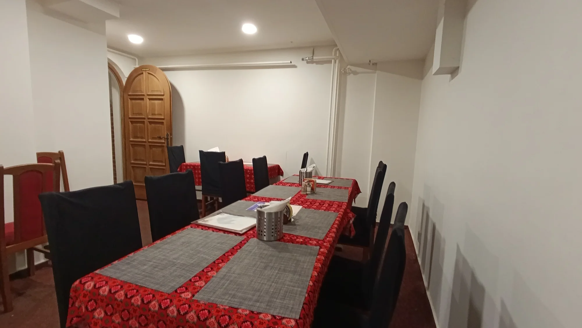 Menu z indických specialit pro dva: předkrm či polévka, kuřecí nebo vege hlavní chod a dezert