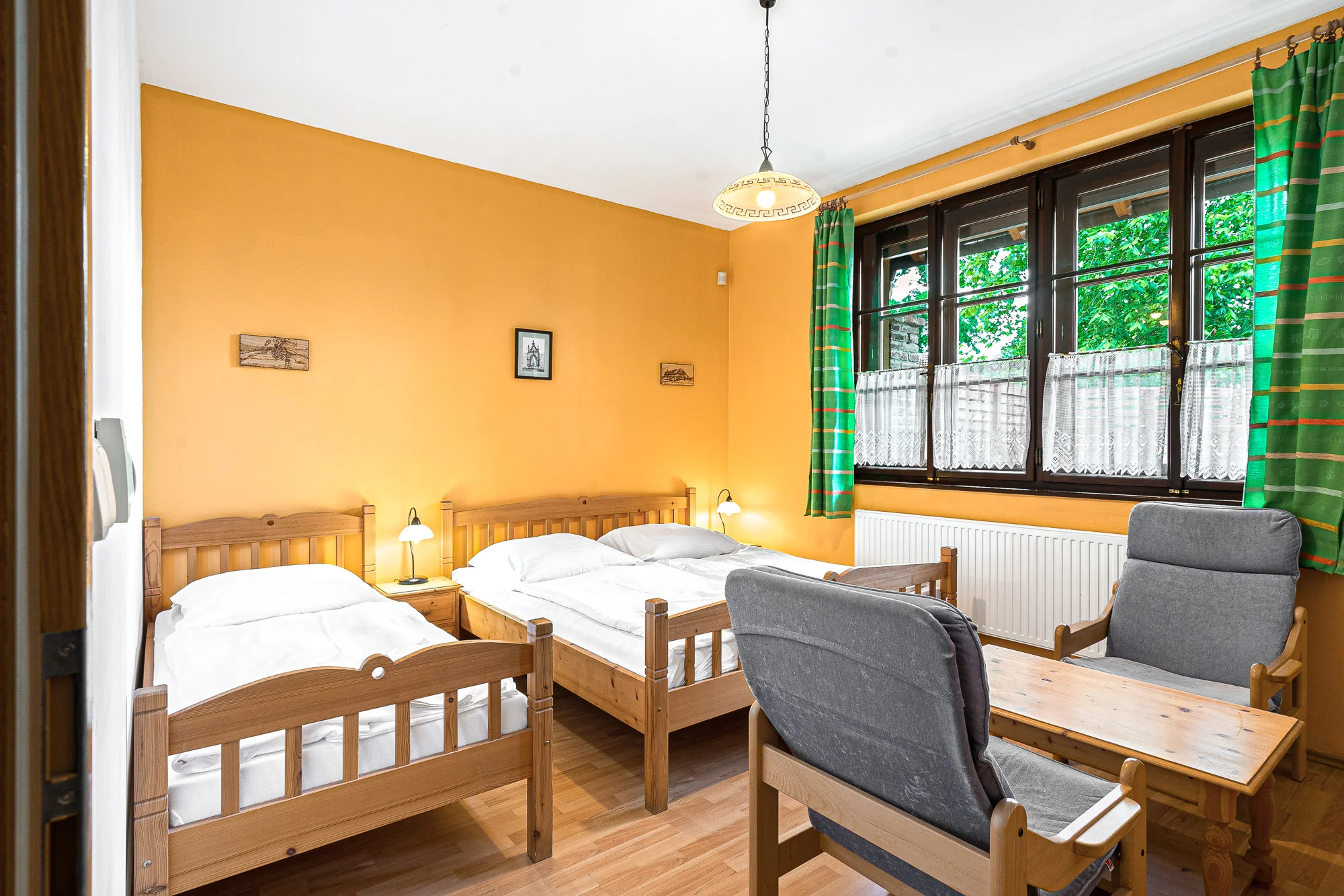 Relax uprostřed Lednicko-valtického areálu s polopenzí, neomezeným bazénem i degustací