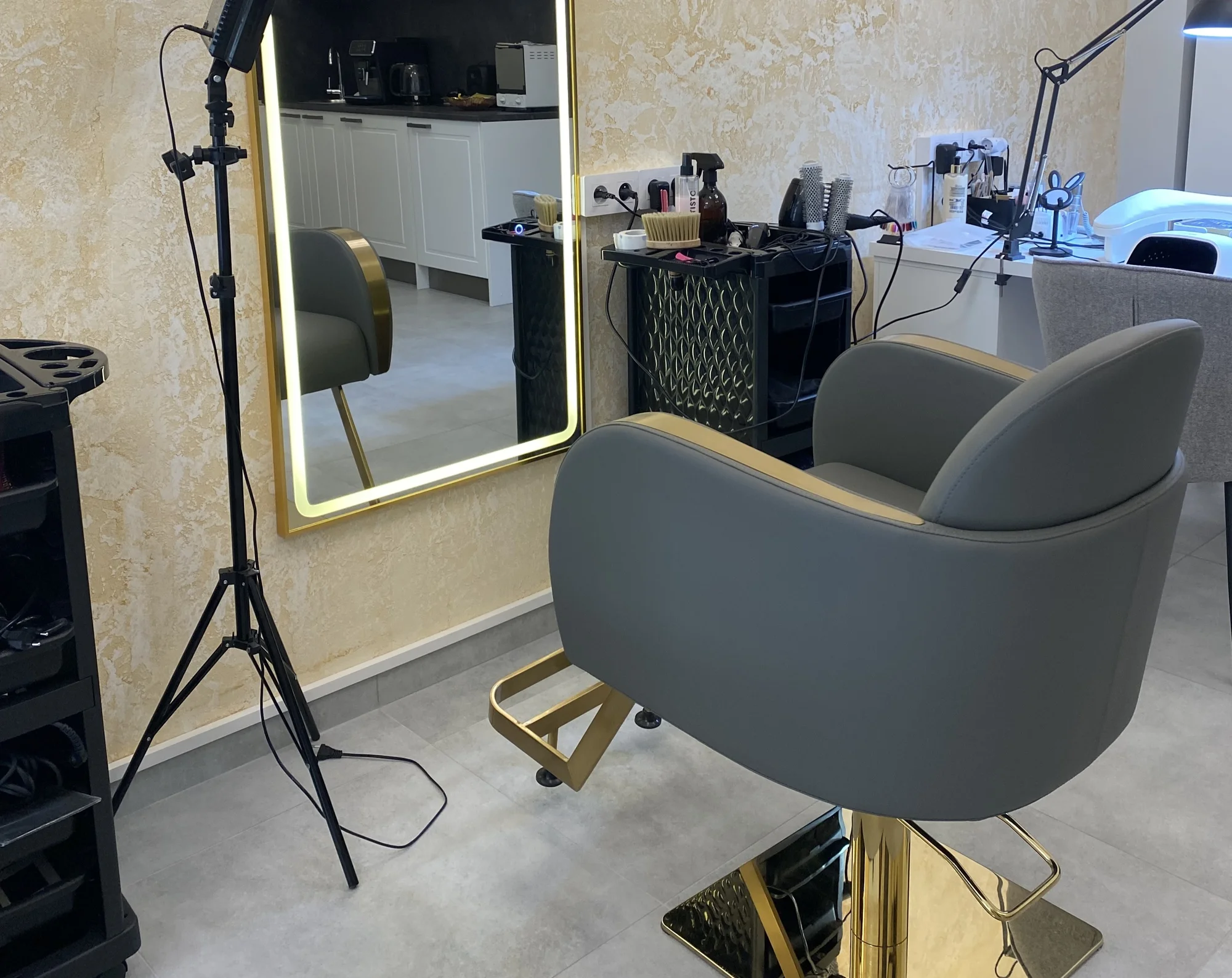 Dámský střih pro všechny délky vlasů vč. stylingu i s maskou pro hloubkovou rekonstrukci vlasů