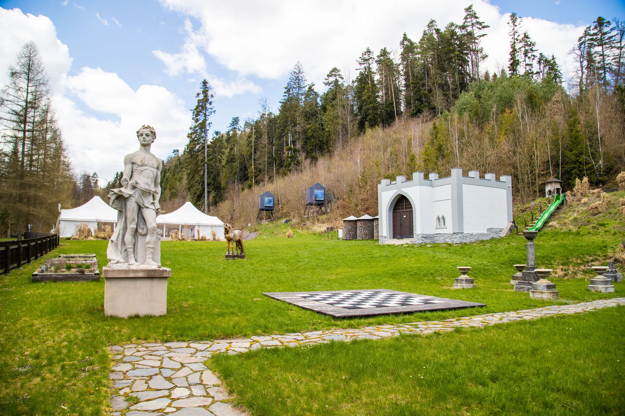 Apartmány na hradě Kunzov: pobyt se snídaní i polopenzí a vstup do wellness