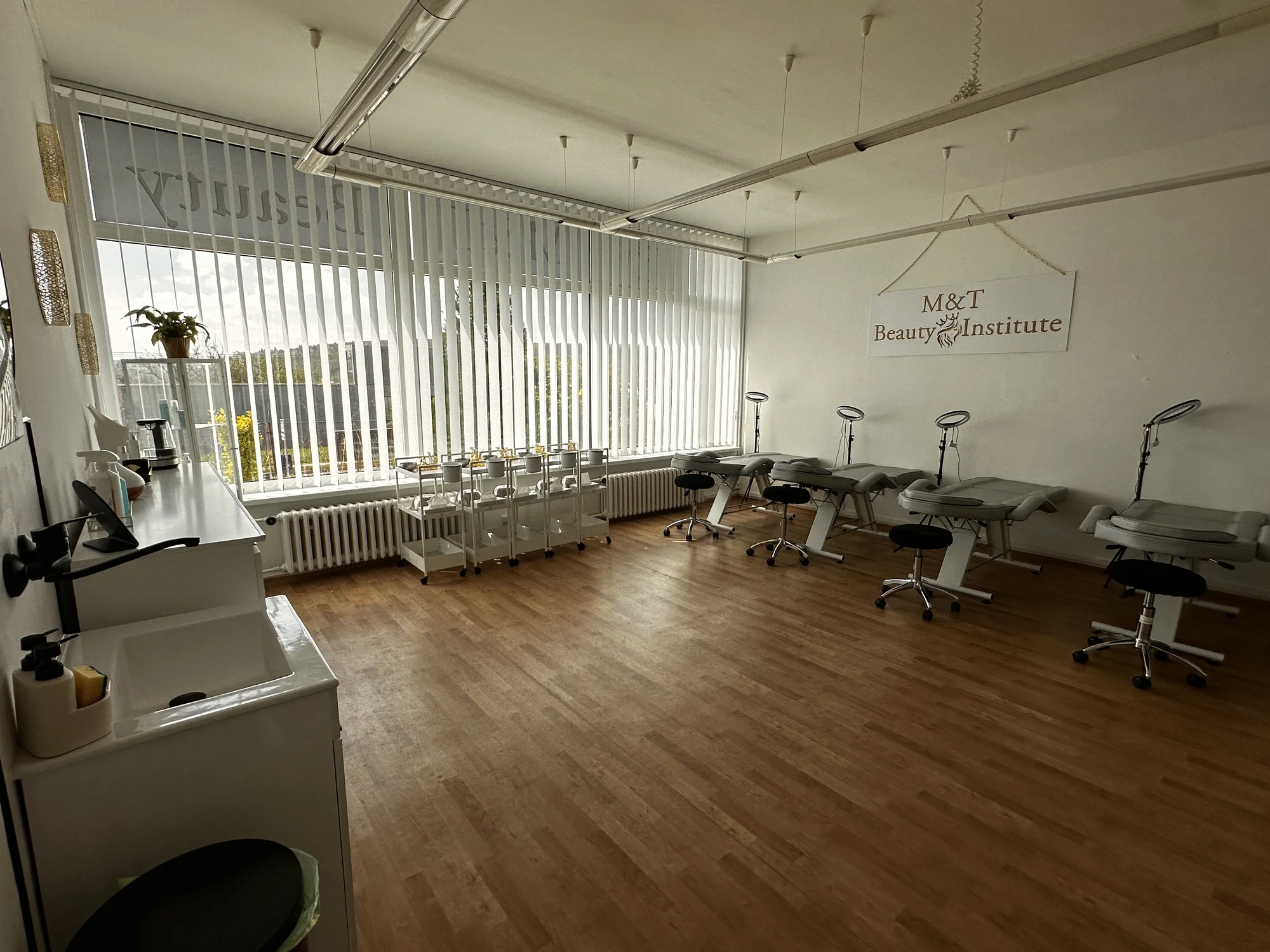 Kurz prodlužování řas či líčení vč. marketingu a certifikace k podnikání