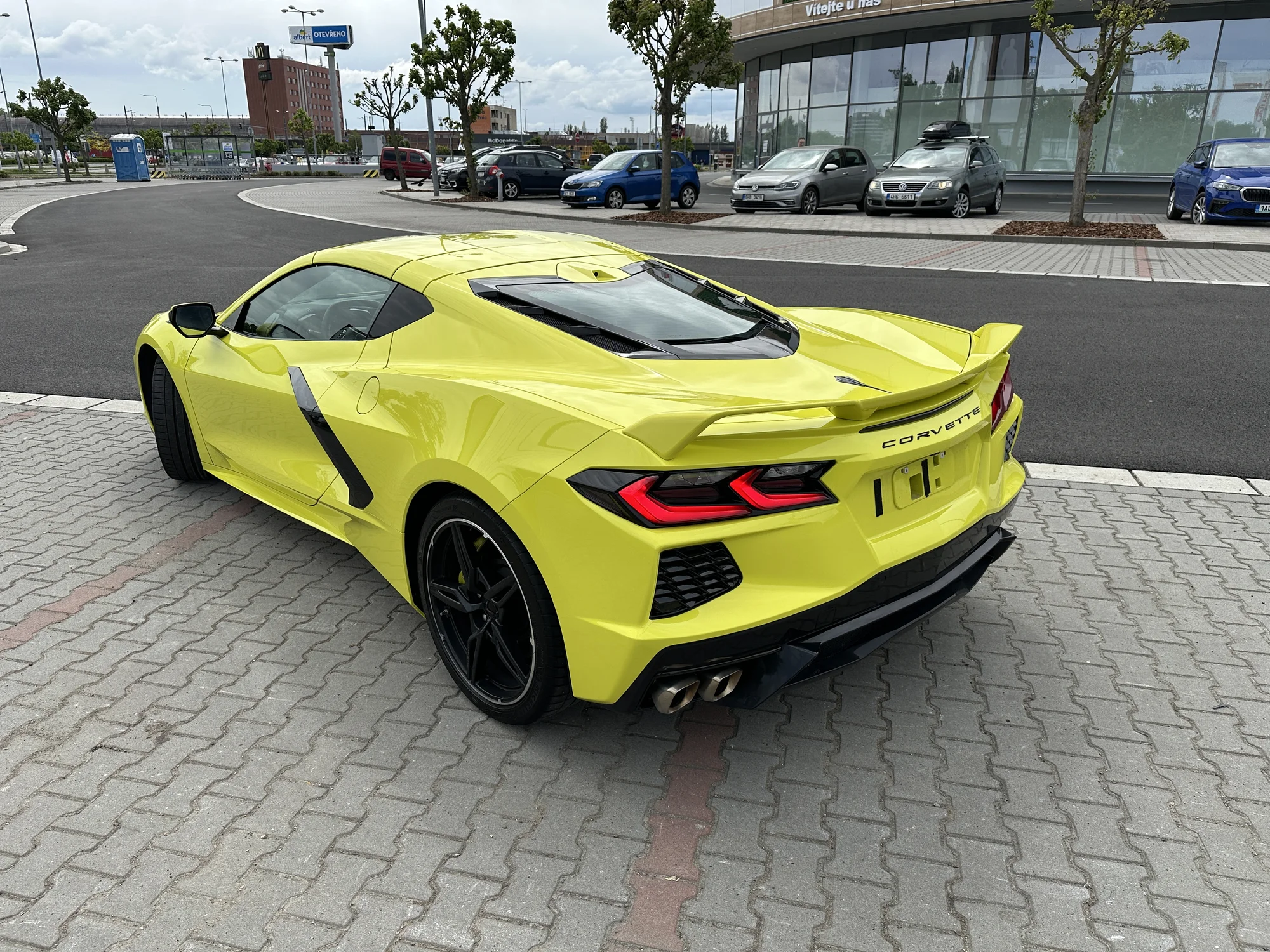 Žluté žihadlo Chevrolet Corvette C8: spolujízda i řízení v délce 15–60 min.