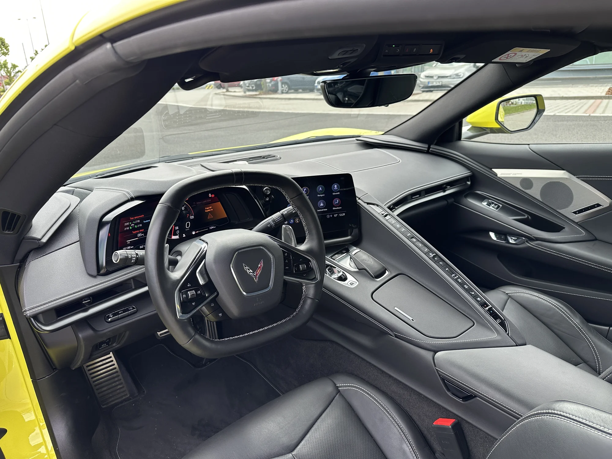 Žluté žihadlo Chevrolet Corvette C8: spolujízda i řízení v délce 15–60 min.