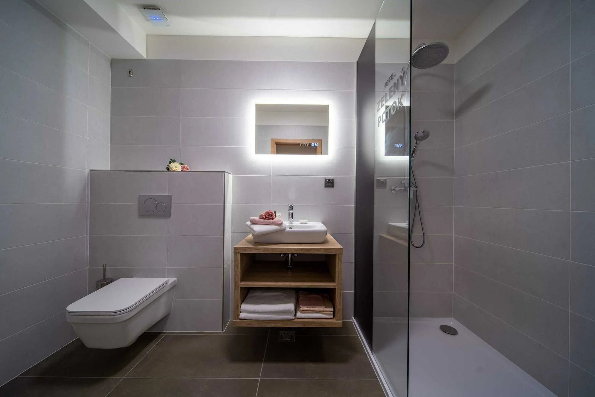 Pobyt v Peci pod Sněžkou: designový 4* hotel se snídaní a lahví vína