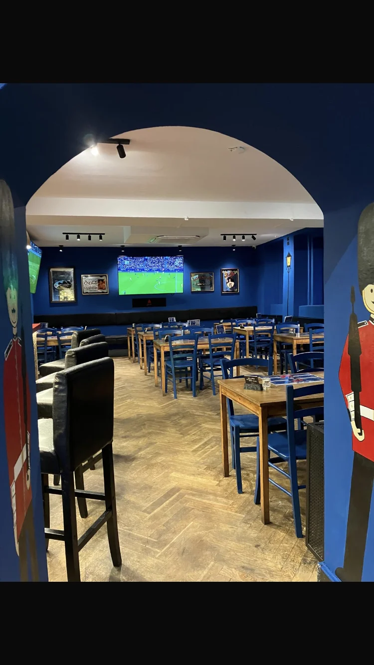 Hovězí, kuřecí nebo sýrový burger, žebra nebo fish and chips: voucher pro 1-4 osoby