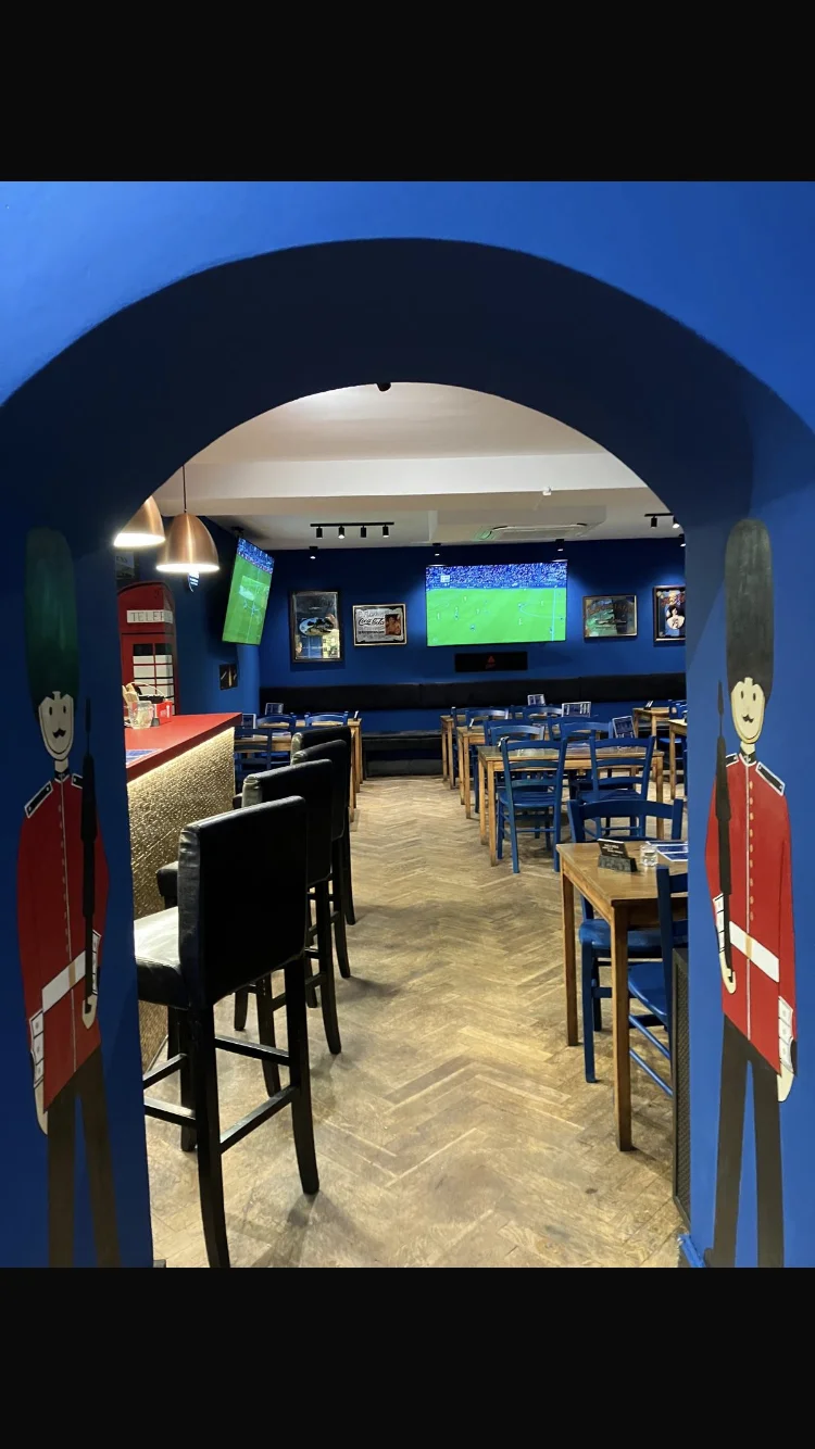 Hovězí, kuřecí nebo sýrový burger, žebra nebo fish and chips: voucher pro 1-4 osoby