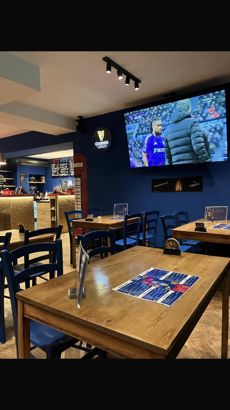 Hovězí, kuřecí nebo sýrový burger, žebra nebo fish and chips: voucher pro 1-4 osoby