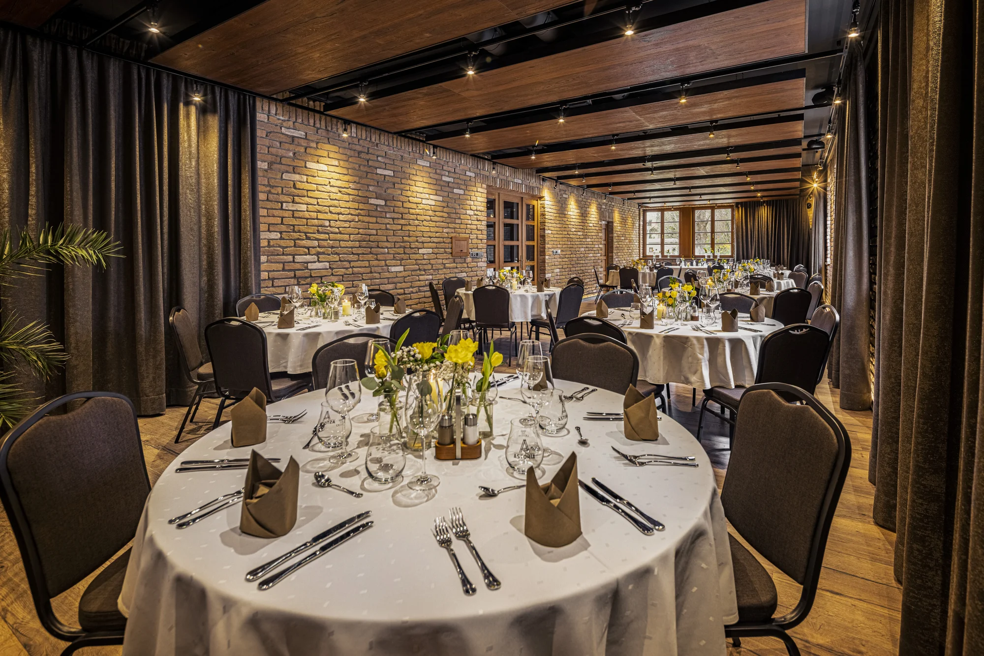 Trendy hotel v centru lázeňského města Piešťany: snídaně či polopenze i pivní wellness