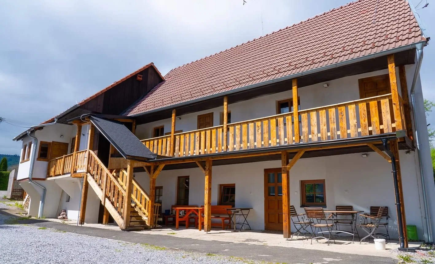 Apartmán nebo pokoj na farmě na západním Slovensku: zvířata, privátní wellness a snídaně