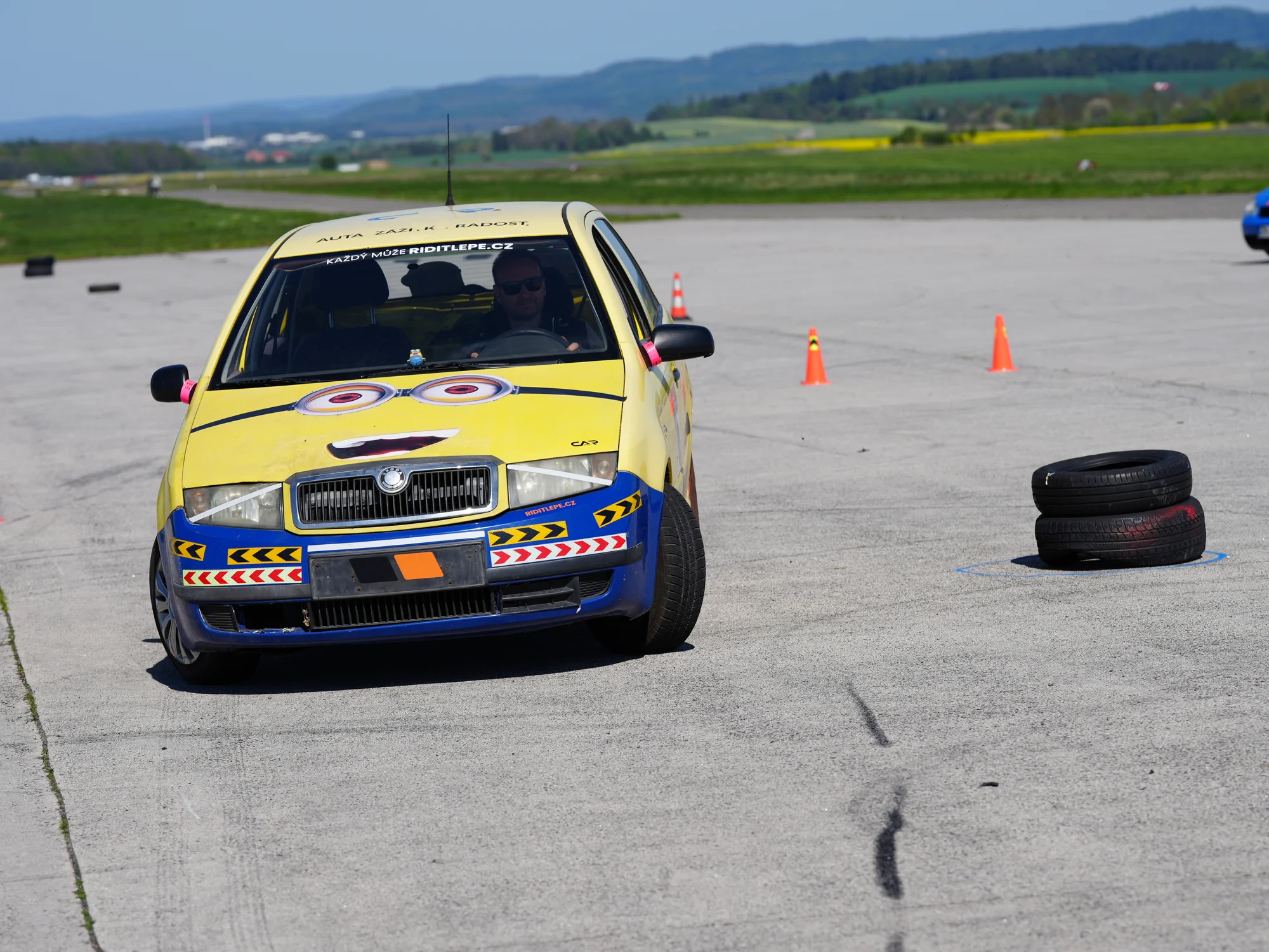 Zážitky za volantem: kurzy smyku a bezpečného driftování u Příbrami