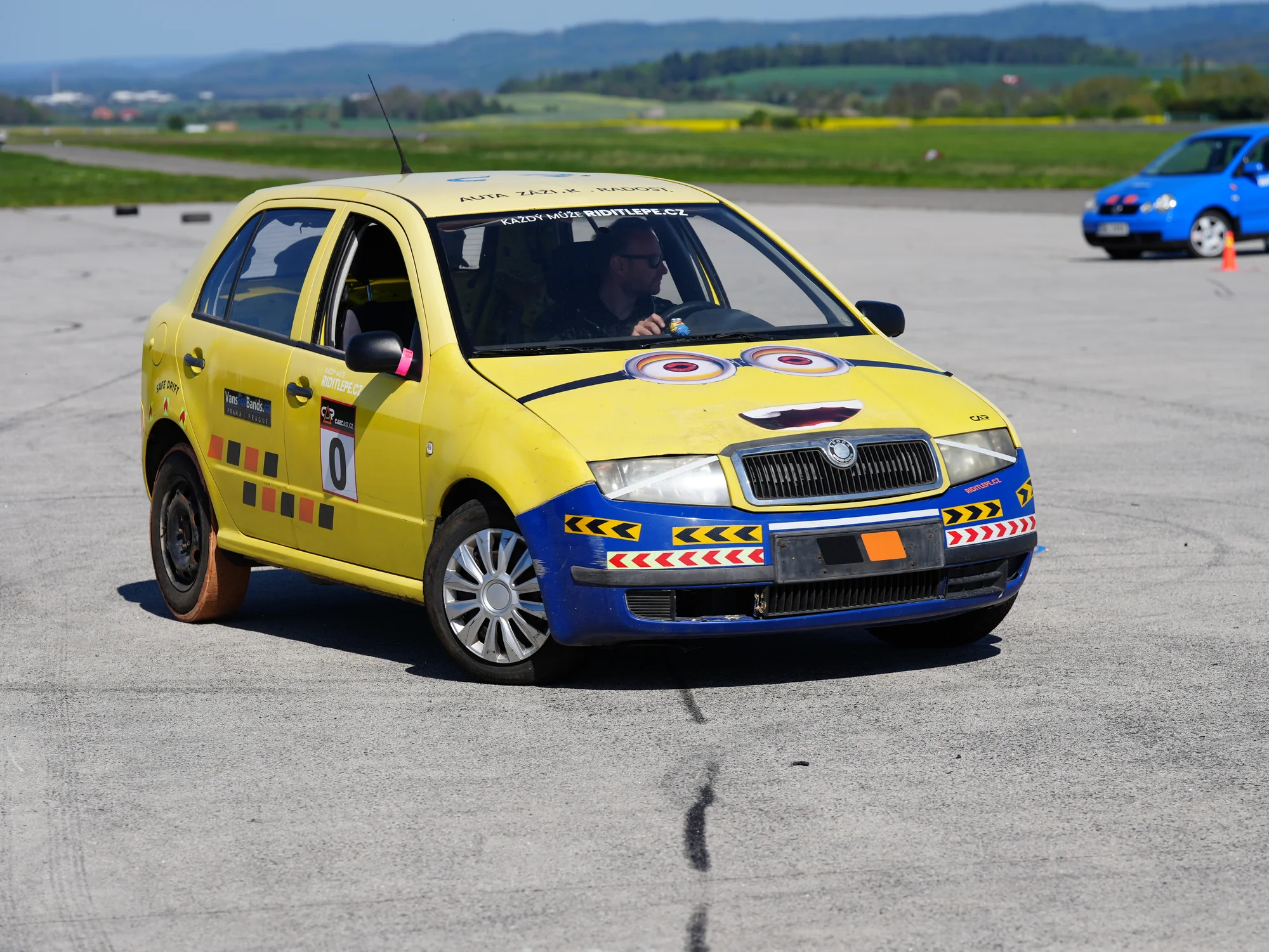 Zážitky za volantem: kurzy smyku a bezpečného driftování u Příbrami