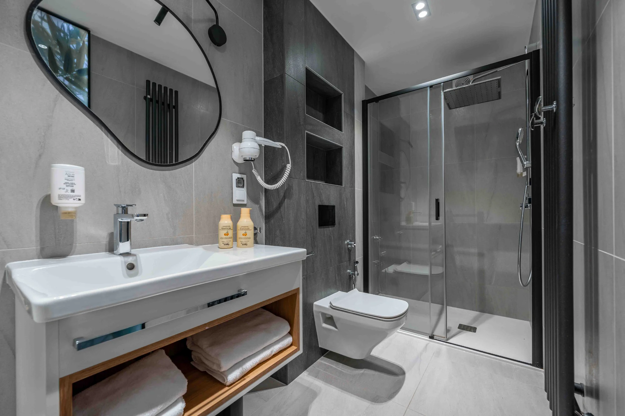 Dovolená ve Slezských Beskydech: moderní aparthotel se snídaní, vstup do saunaria