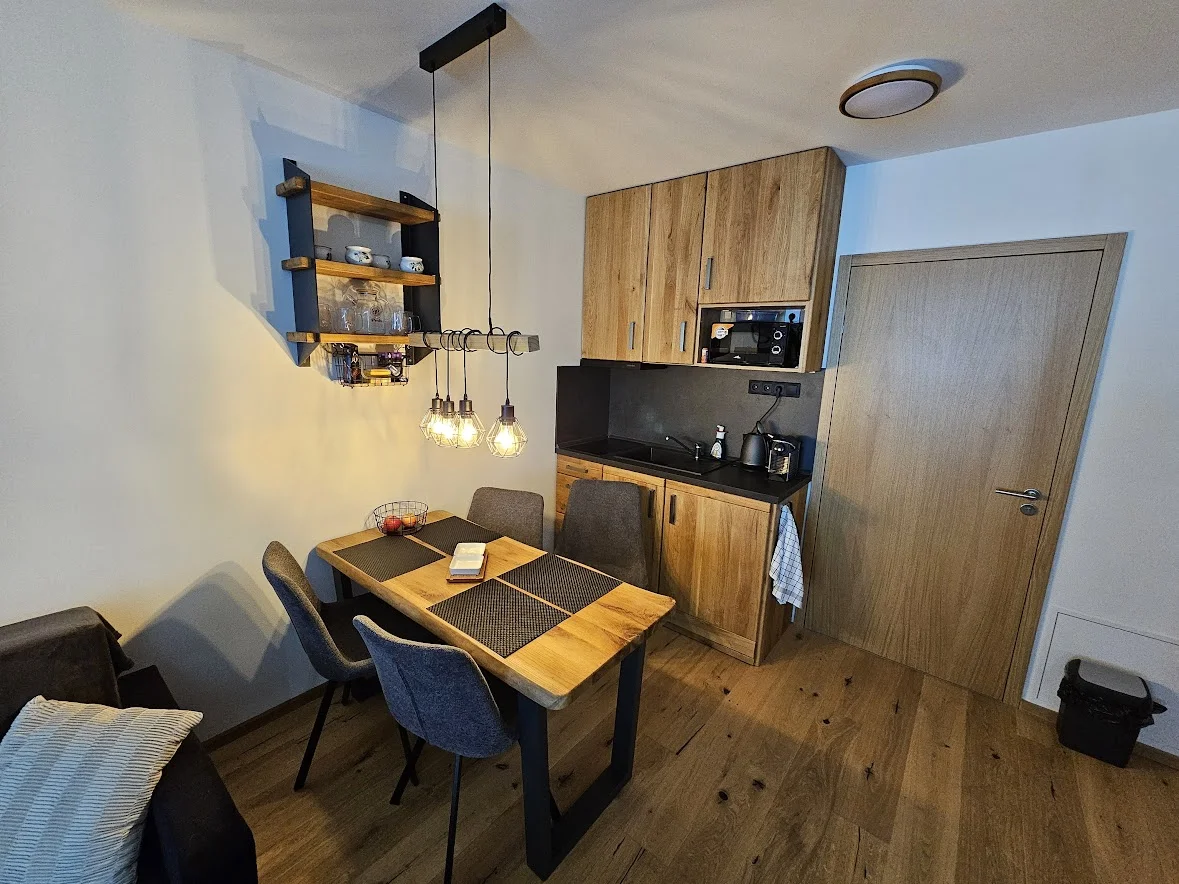 Vybavené apartmány v Janských Lázních: zapůjčení koloběžek i výjezd lanovkou