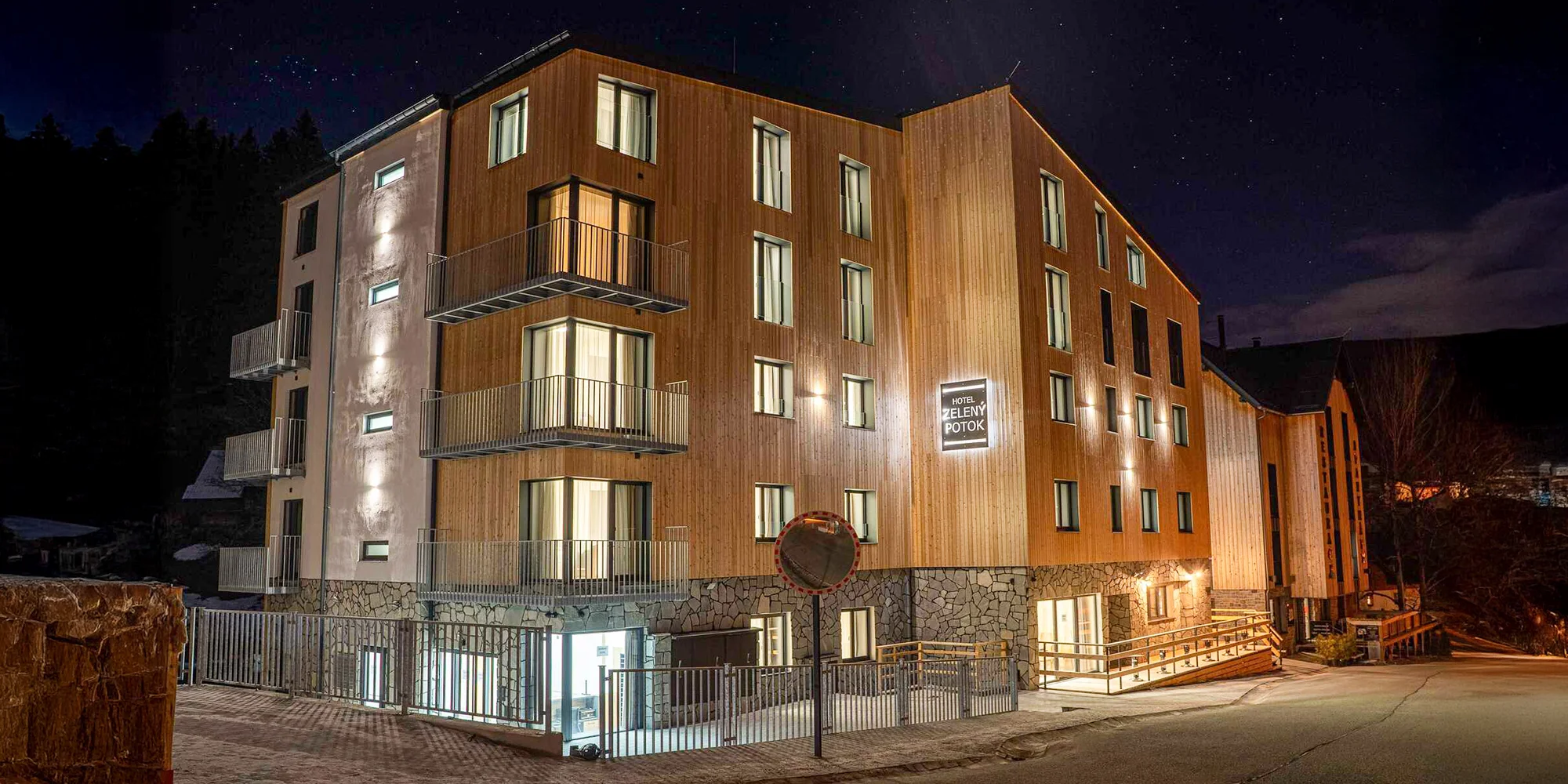 Designový 4* hotel v Peci pod Sněžkou se snídaní