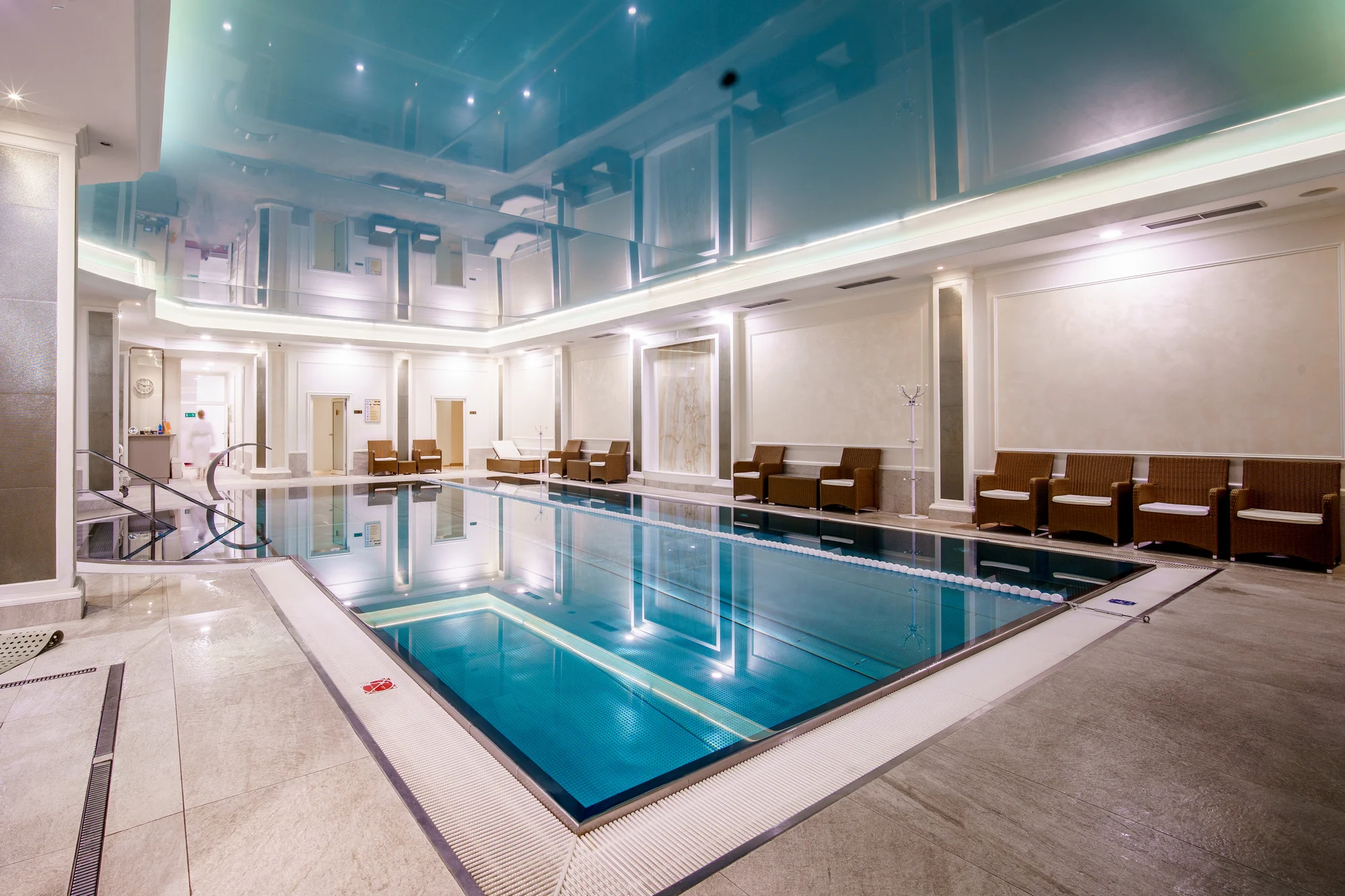 4* relax v Karlových Varech: bazénové a wellness centrum, lázeňské procedury, snídaně či polopenze
