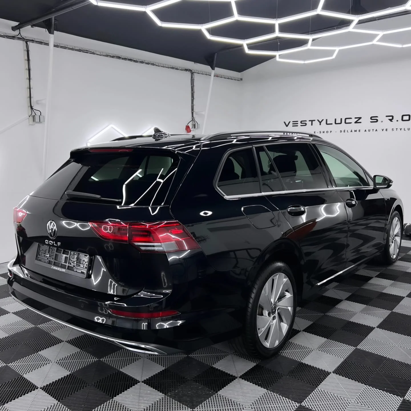 Čištění exteriéru vozu s roční keramickou ochranou pro osobní vozy, SUV i MPV