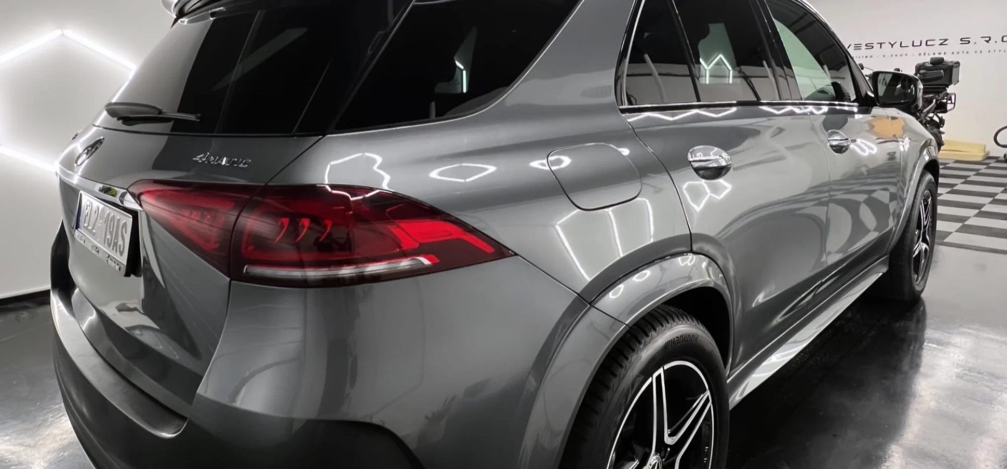 Čištění exteriéru vozu s roční keramickou ochranou pro osobní vozy, SUV i MPV