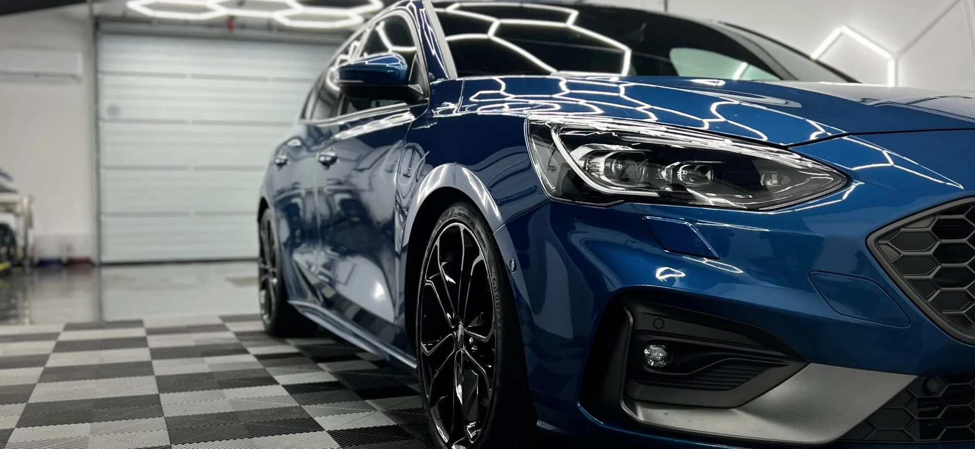 Čištění exteriéru vozu s roční keramickou ochranou pro osobní vozy, SUV i MPV