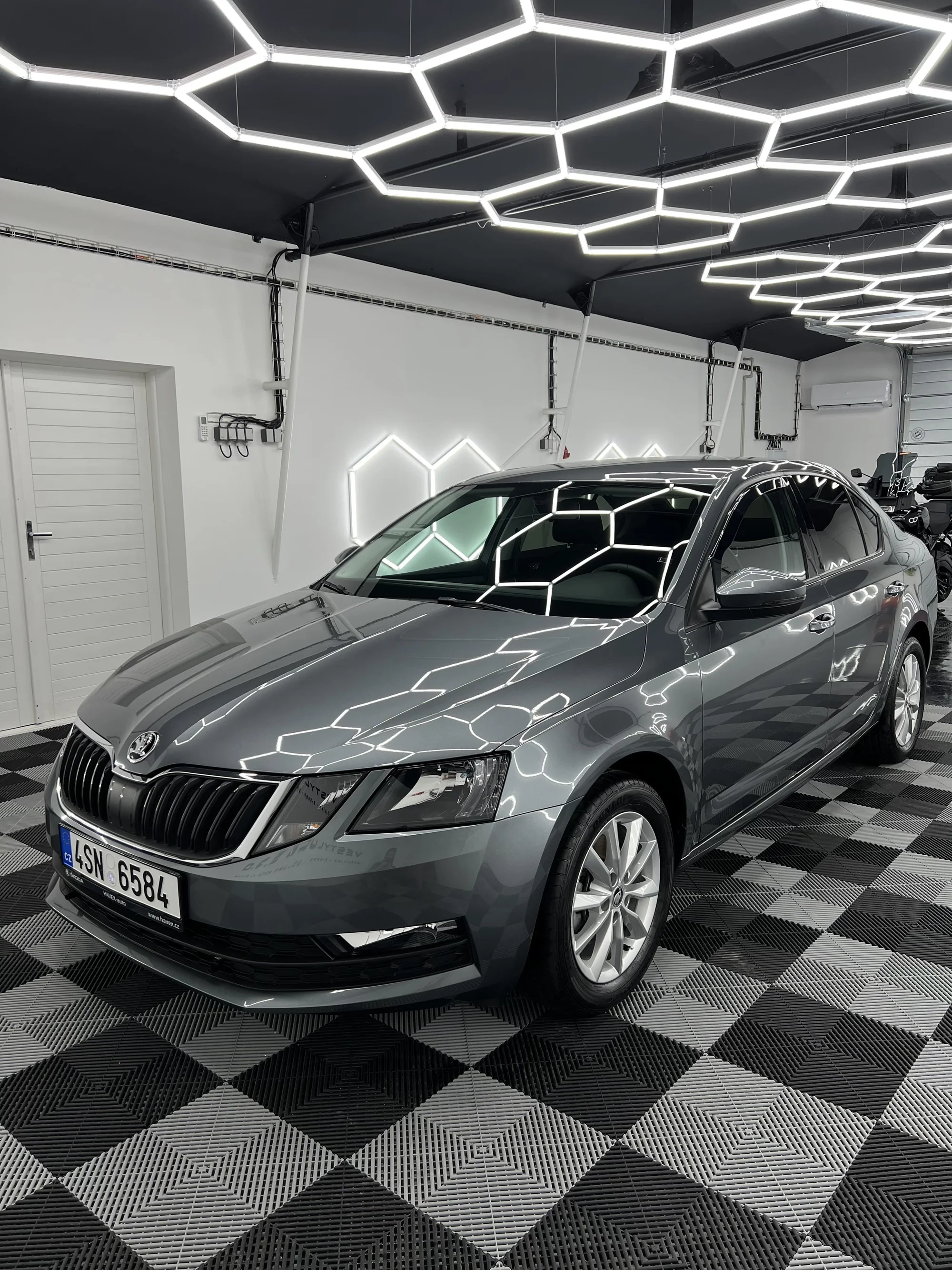 Čištění exteriéru vozu s roční keramickou ochranou pro osobní vozy, SUV i MPV