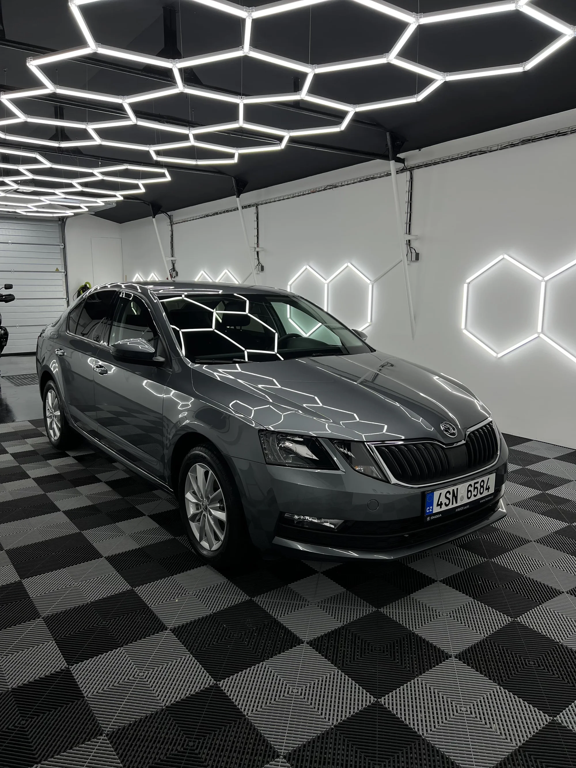 Čištění exteriéru vozu s roční keramickou ochranou pro osobní vozy, SUV i MPV