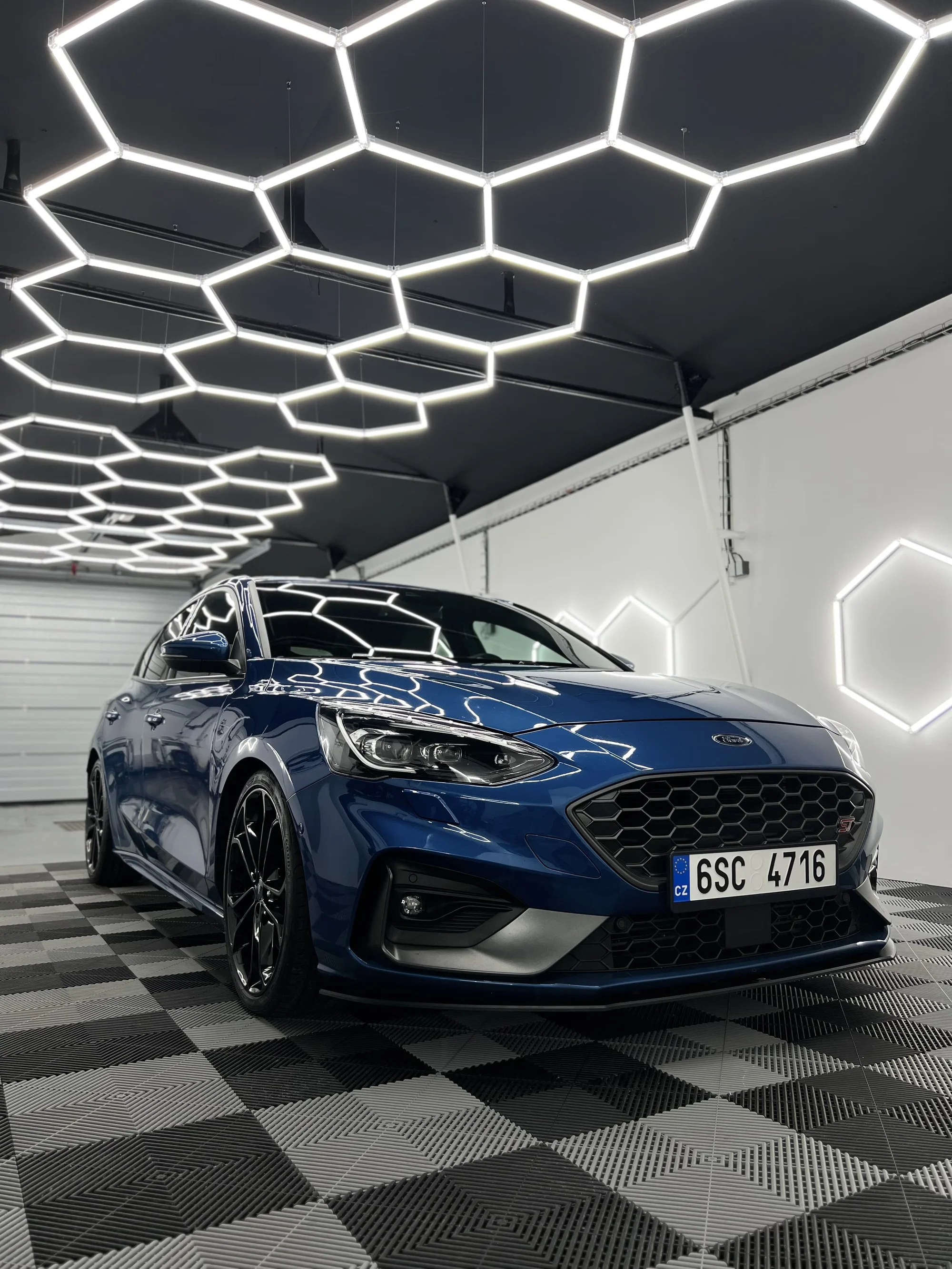 Čištění exteriéru vozu s roční keramickou ochranou pro osobní vozy, SUV i MPV