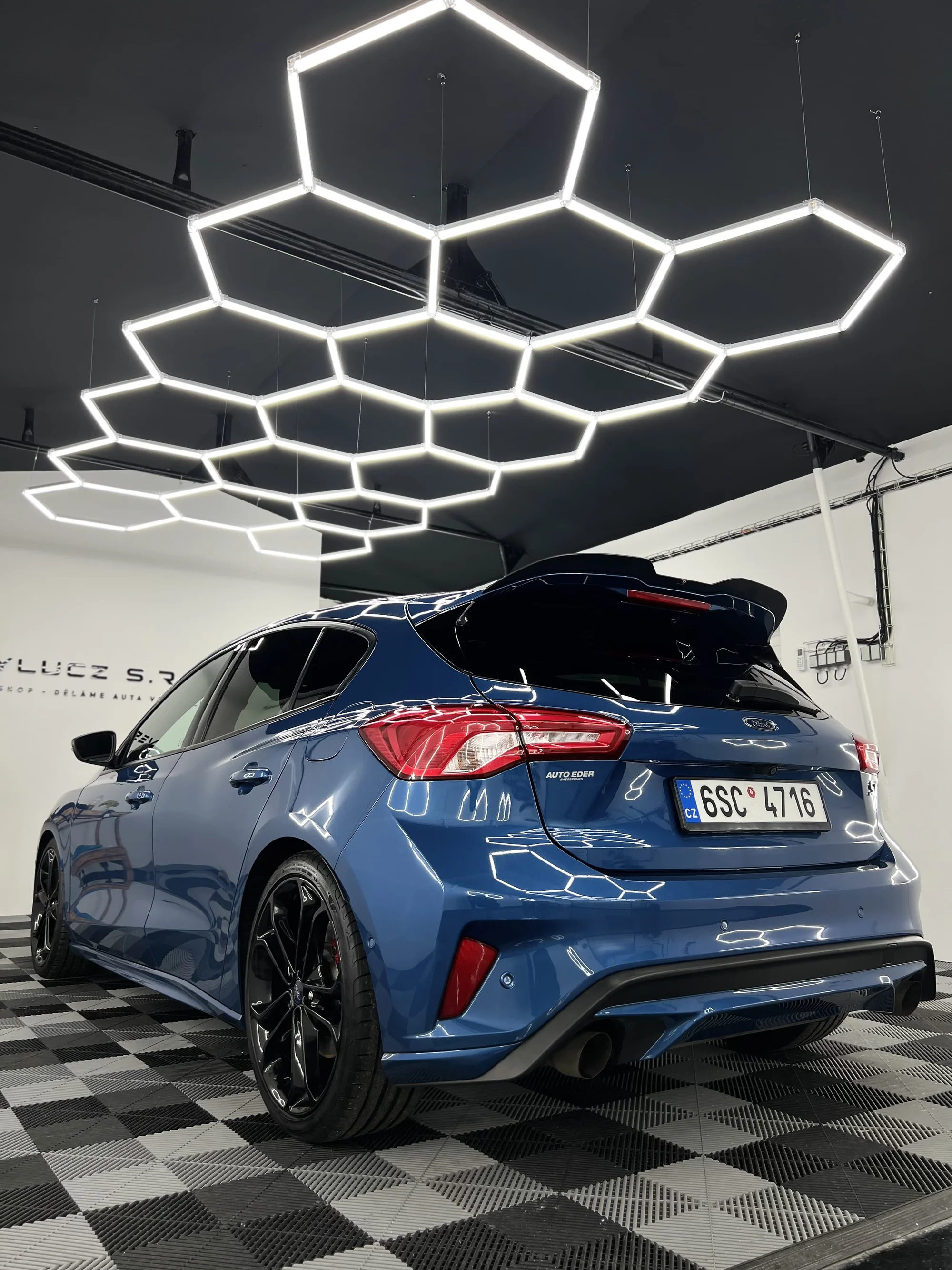 Čištění exteriéru vozu s roční keramickou ochranou pro osobní vozy, SUV i MPV