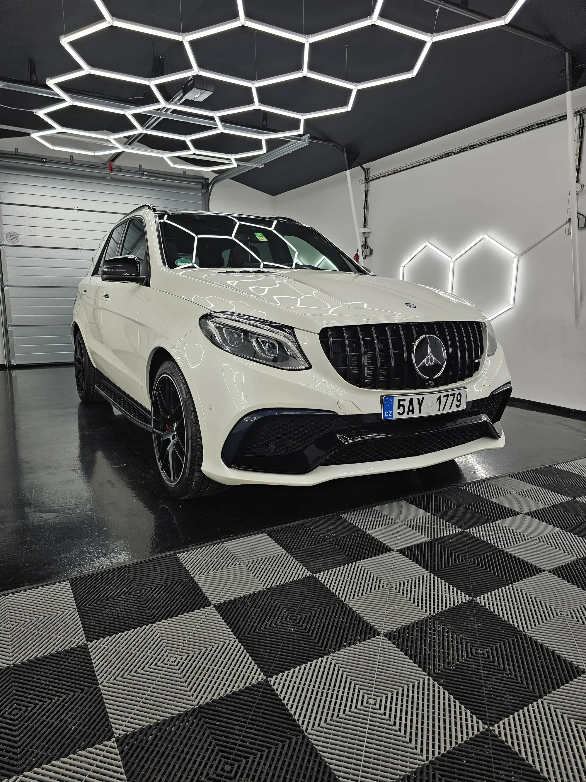 Čištění exteriéru vozu s roční keramickou ochranou pro osobní vozy, SUV i MPV