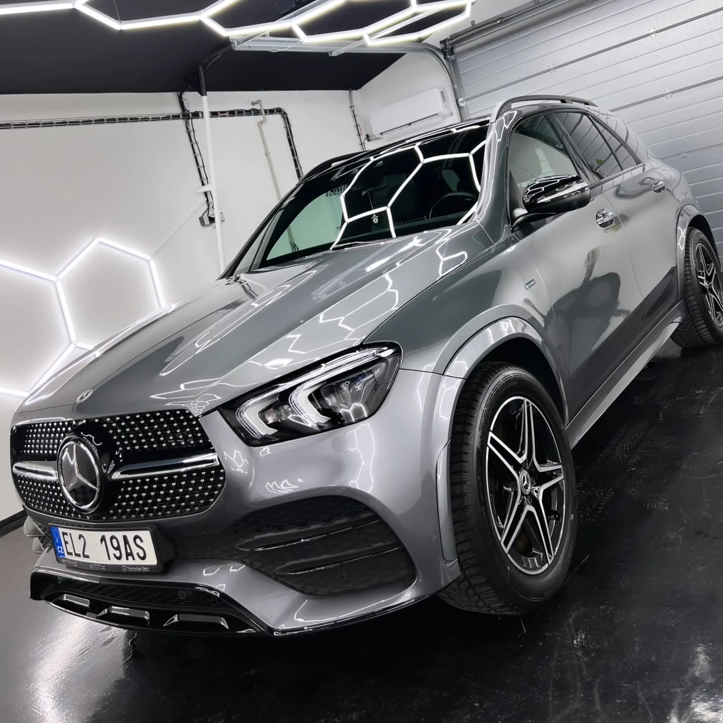 Čištění exteriéru vozu s roční keramickou ochranou pro osobní vozy, SUV i MPV