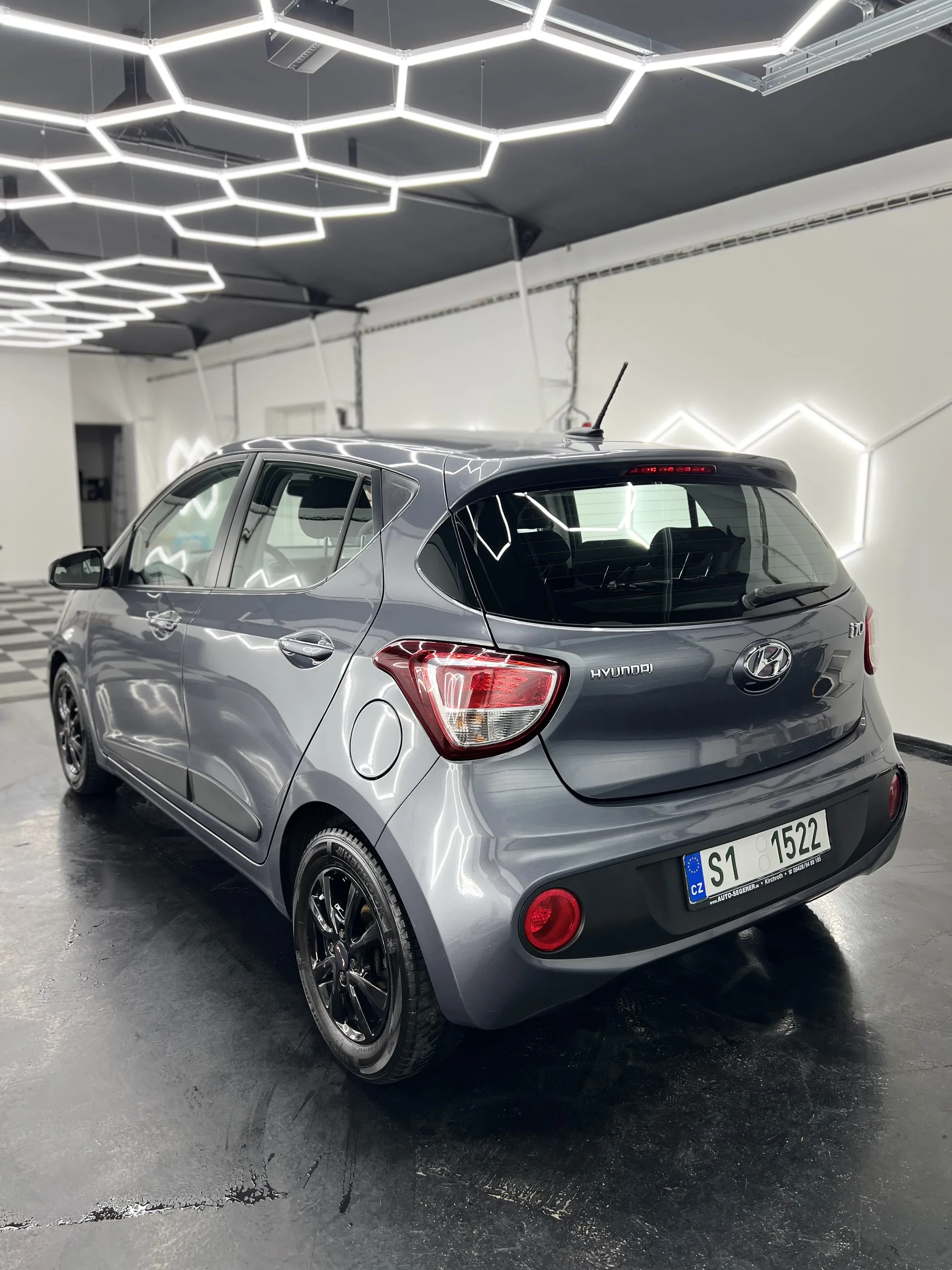 Čištění exteriéru vozu s roční keramickou ochranou pro osobní vozy, SUV i MPV