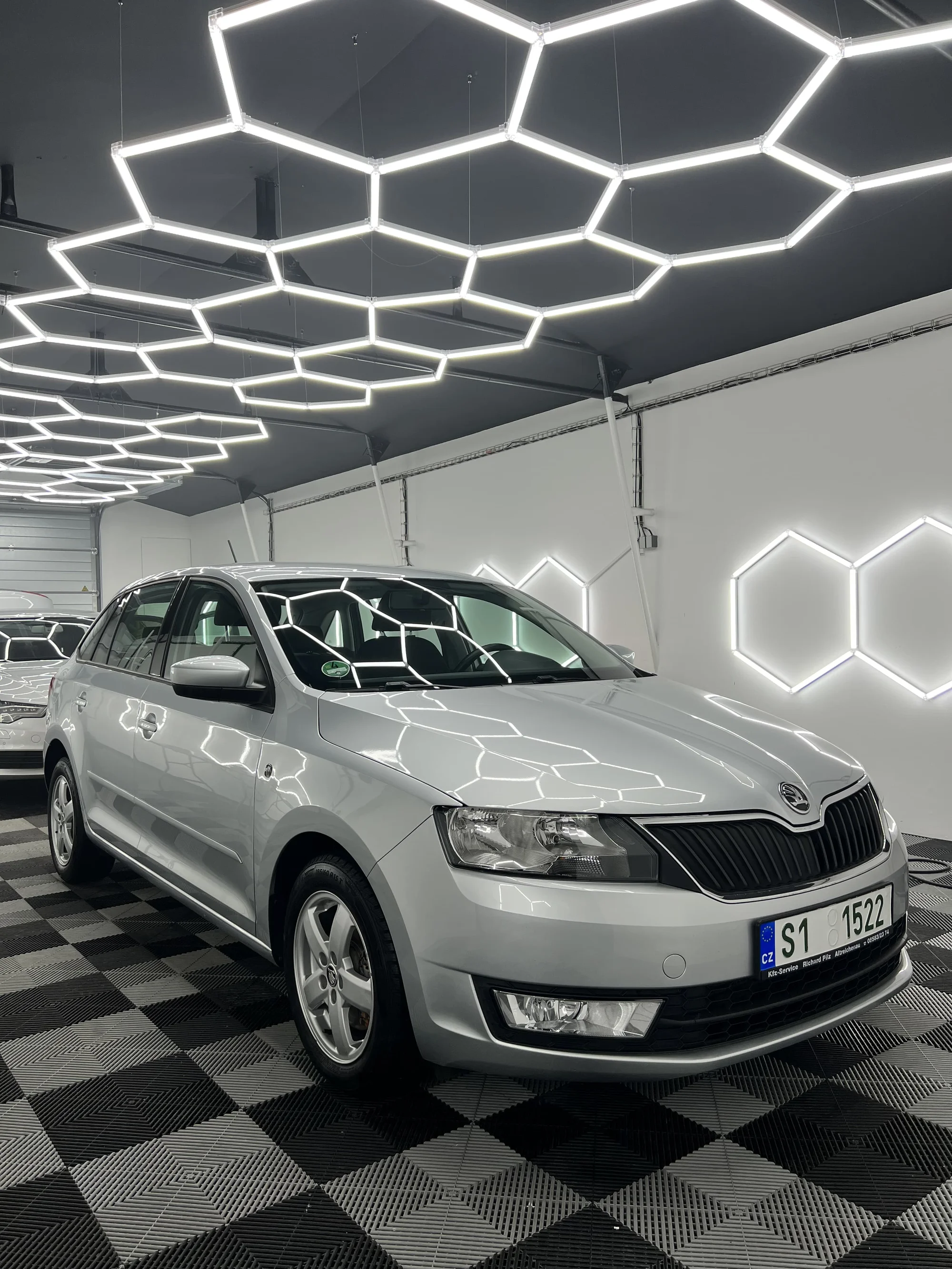 Čištění exteriéru vozu s roční keramickou ochranou pro osobní vozy, SUV i MPV