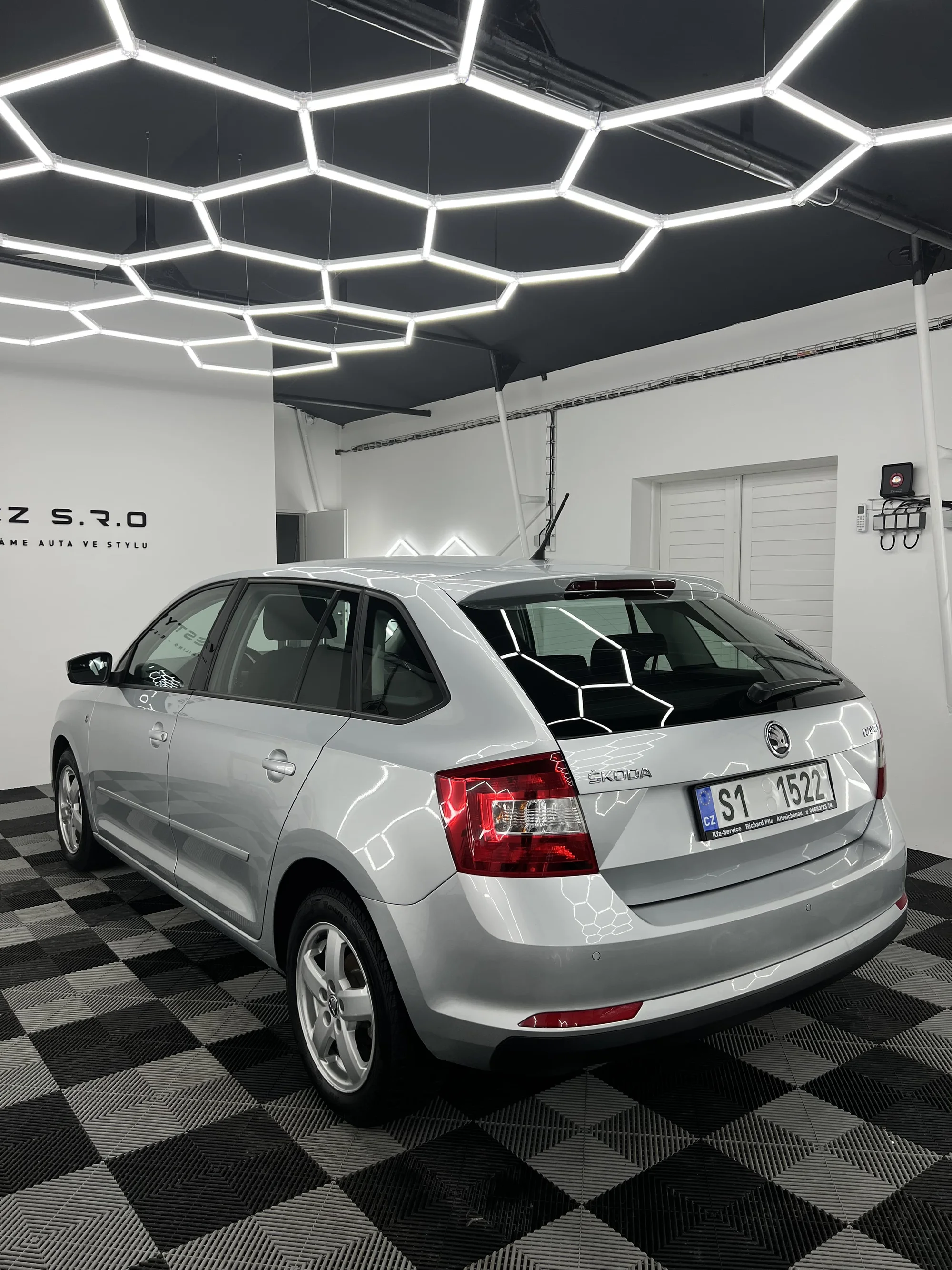 Čištění exteriéru vozu s roční keramickou ochranou pro osobní vozy, SUV i MPV