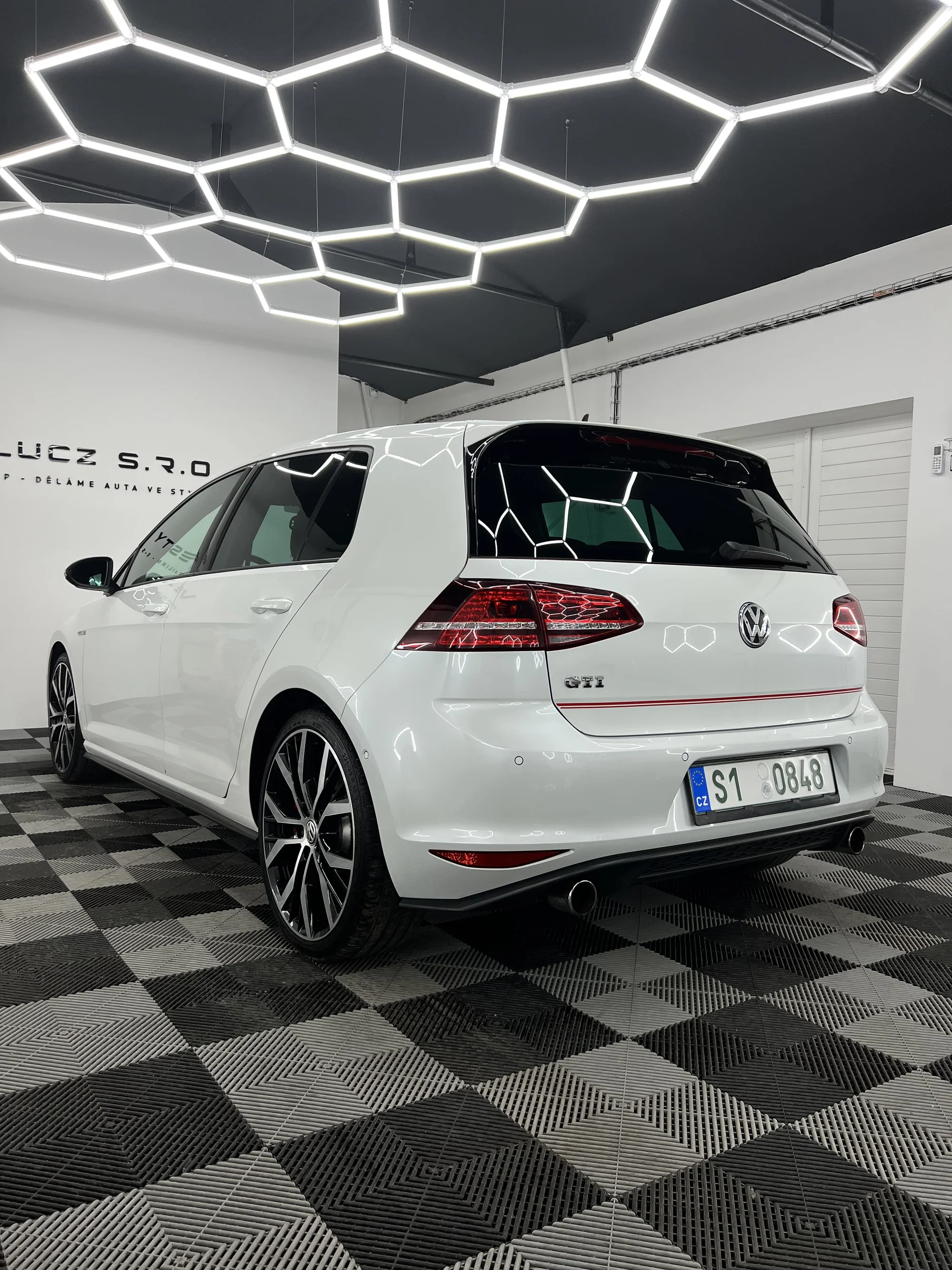Čištění exteriéru vozu s roční keramickou ochranou pro osobní vozy, SUV i MPV