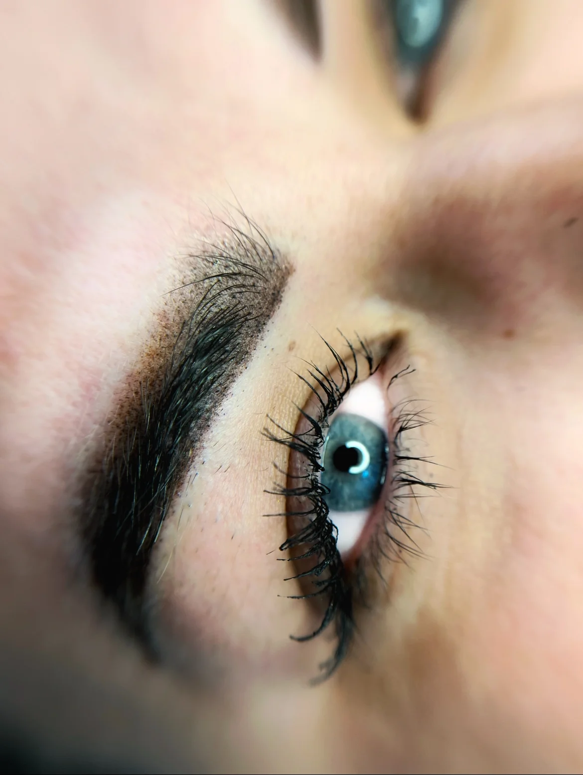 Permanentní make-up rtů, obočí pudrovou metodou či linky v horní řasové linii