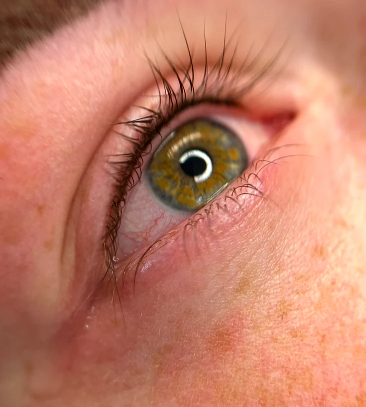 Permanentní make-up rtů, obočí pudrovou metodou či linky v horní řasové linii