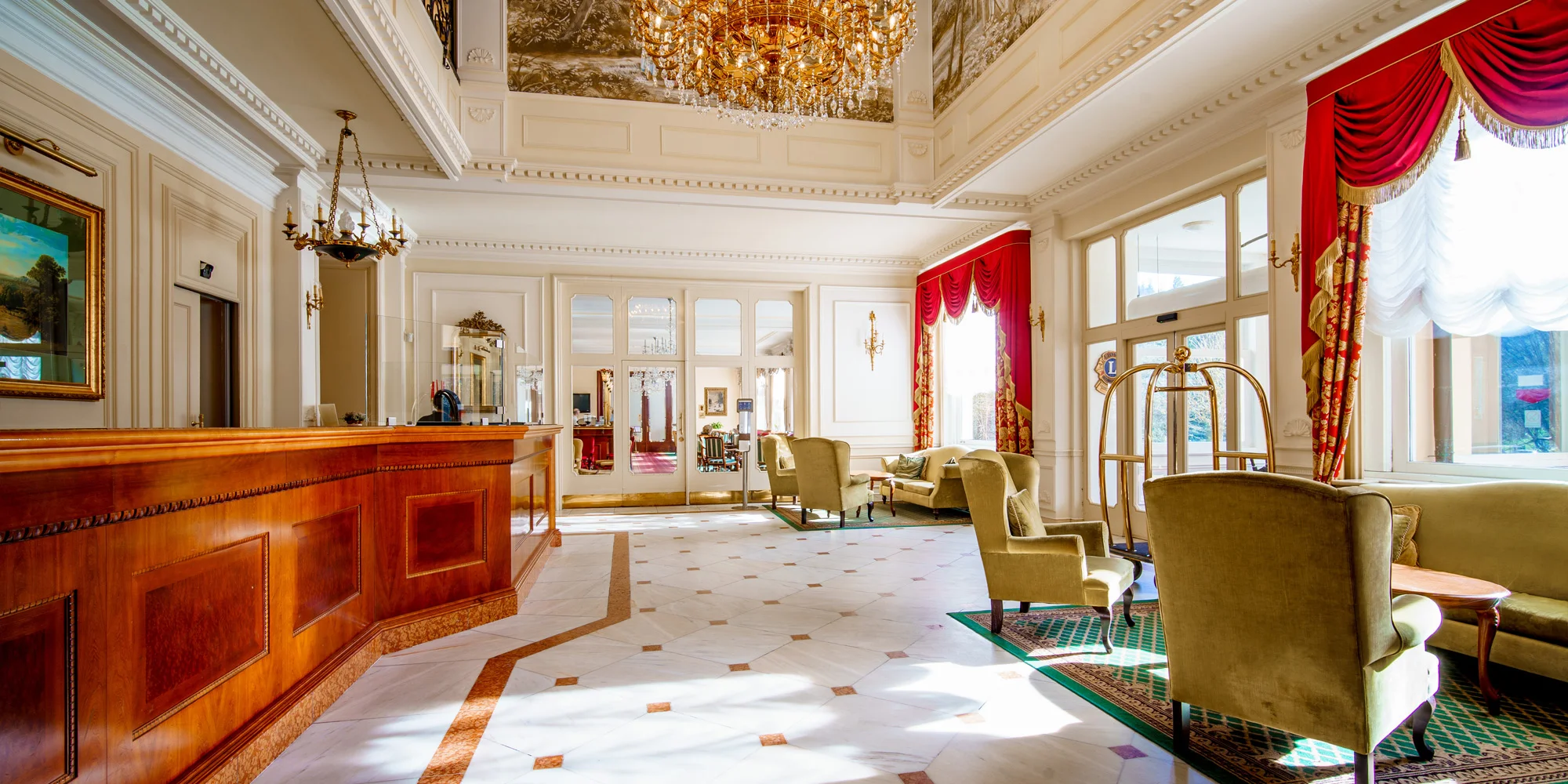 4* relax v Karlových Varech: bazénové a wellness centrum, lázeňské procedury, snídaně či polopenze