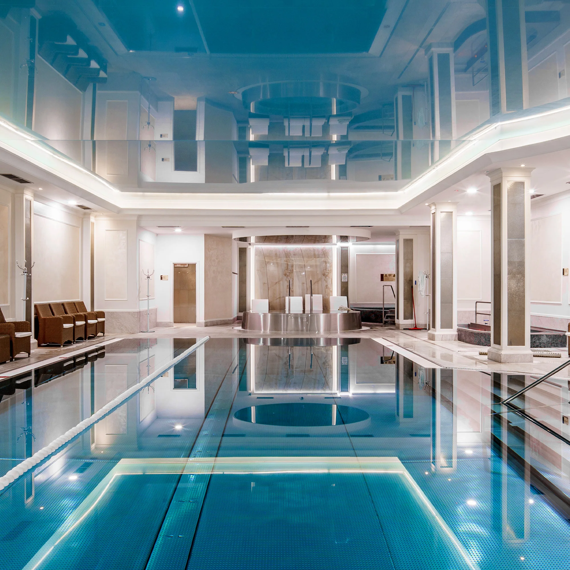4* relax v Karlových Varech: bazénové a wellness centrum, lázeňské procedury, snídaně či polopenze