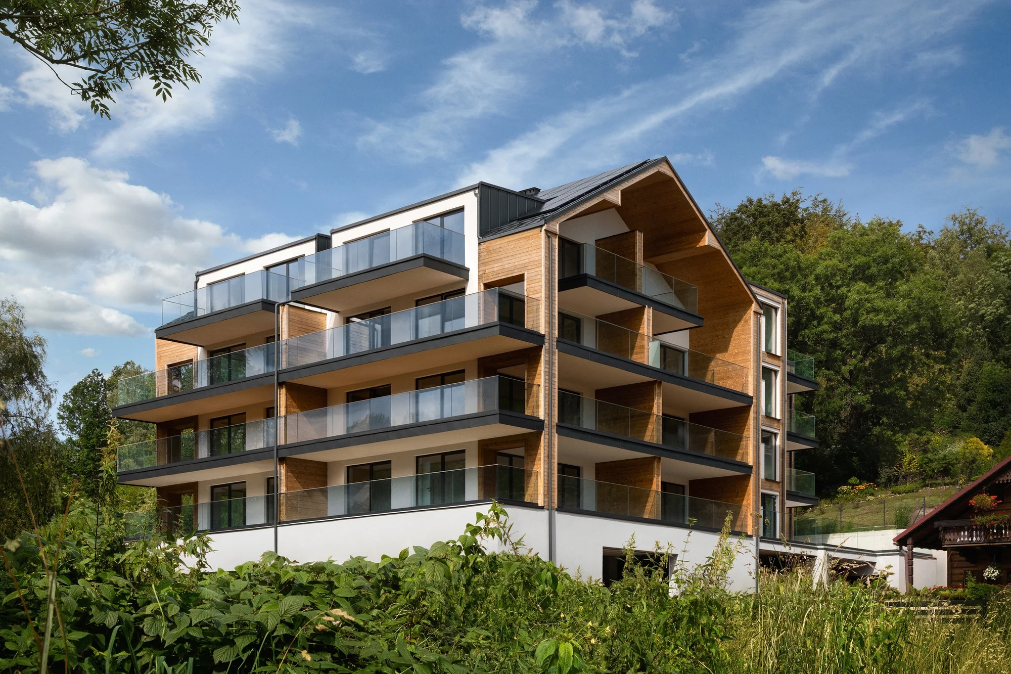 Dovolená ve Slezských Beskydech: moderní aparthotel se snídaní, vstup do saunaria