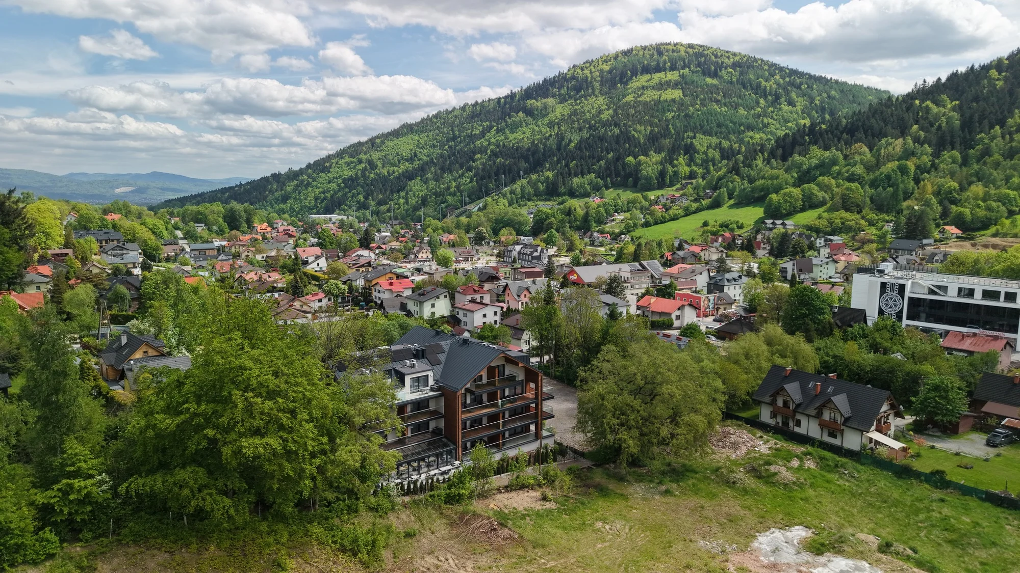 Dovolená ve Slezských Beskydech: moderní aparthotel se snídaní, vstup do saunaria
