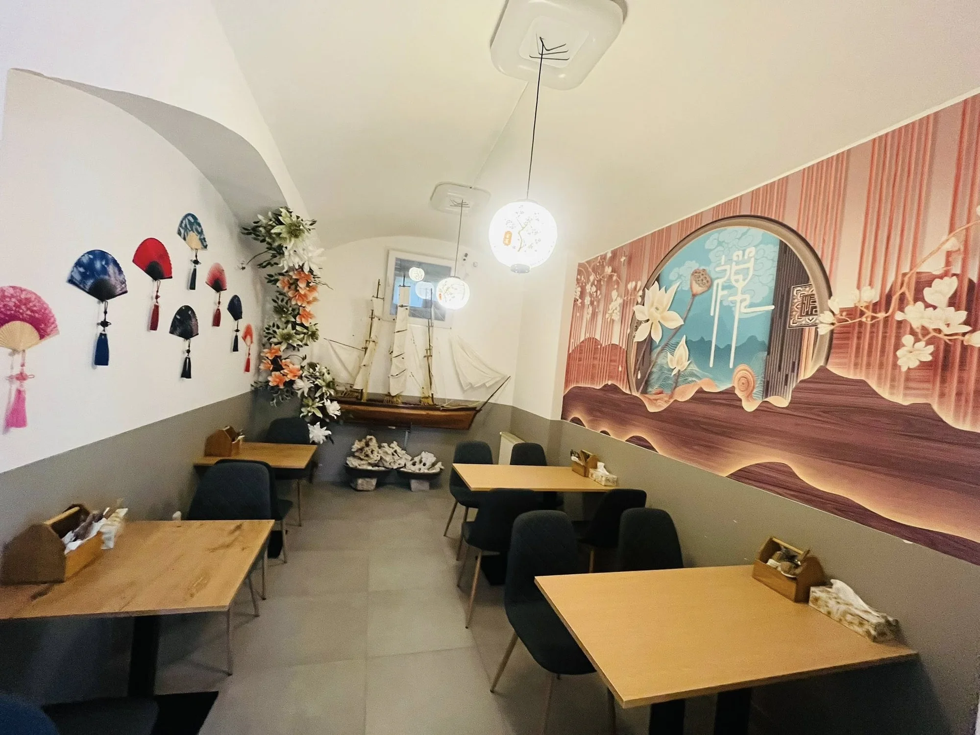 Pestré sushi sety ve Vršovicích: 12 nebo až 71 kousků i s polévkou a salátem wakame