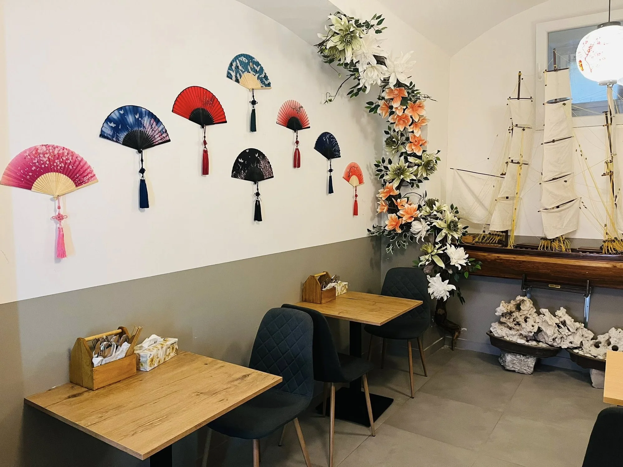 Pestré sushi sety ve Vršovicích: 12 nebo až 71 kousků i s polévkou a salátem wakame