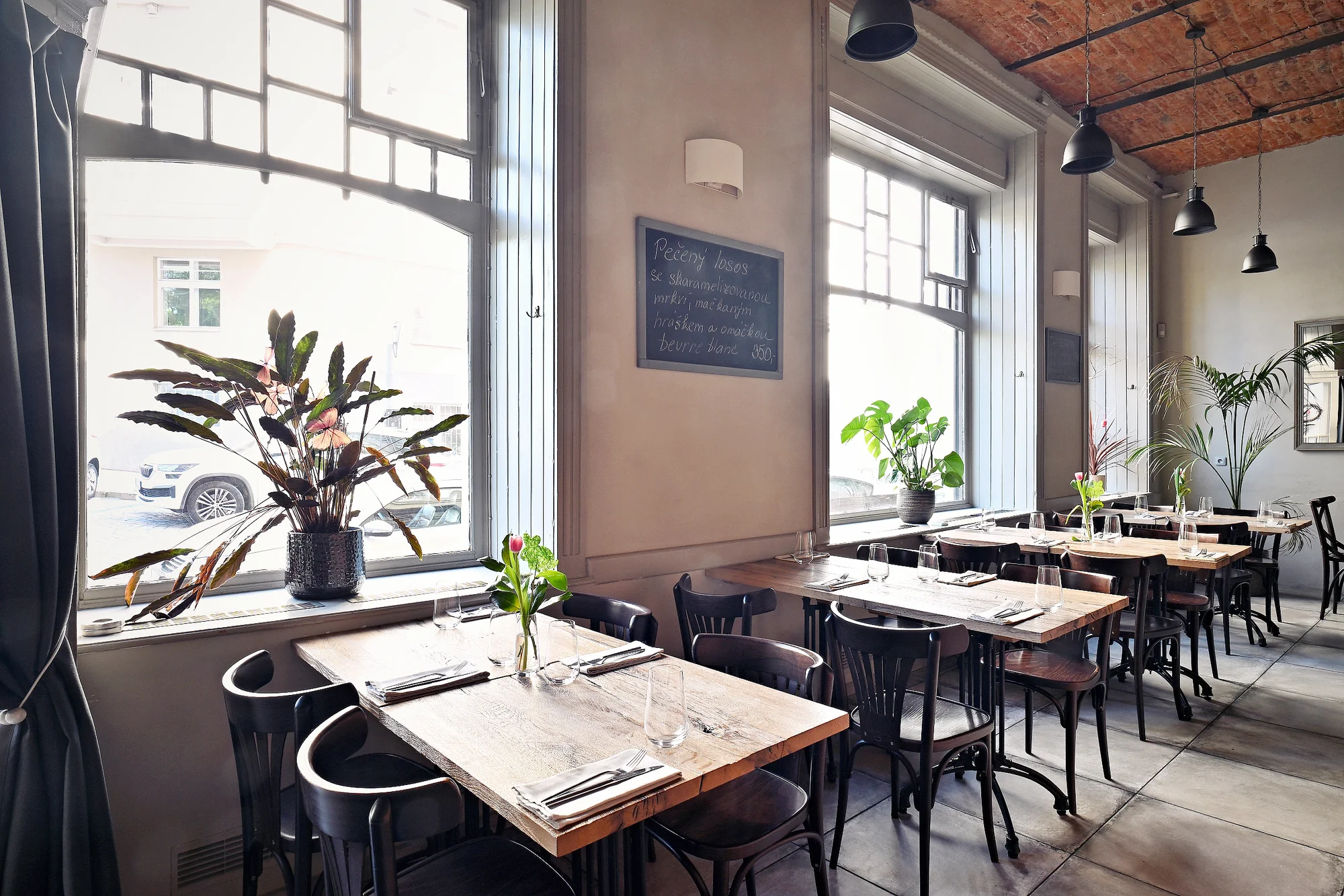 Italské degustační menu se steakem z tuňáka či telete i s lahví vína pro 2 osoby