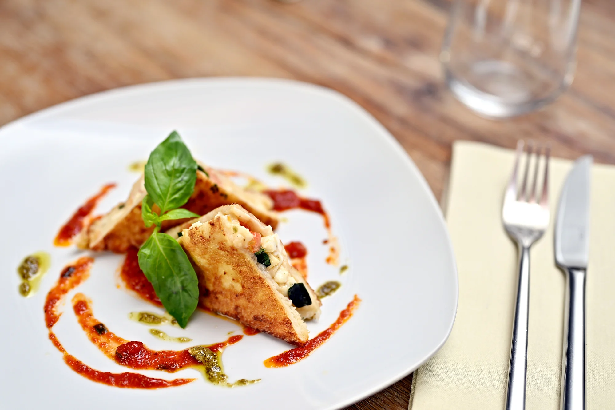 Italské degustační menu se steakem z tuňáka či telete i s lahví vína pro 2 osoby
