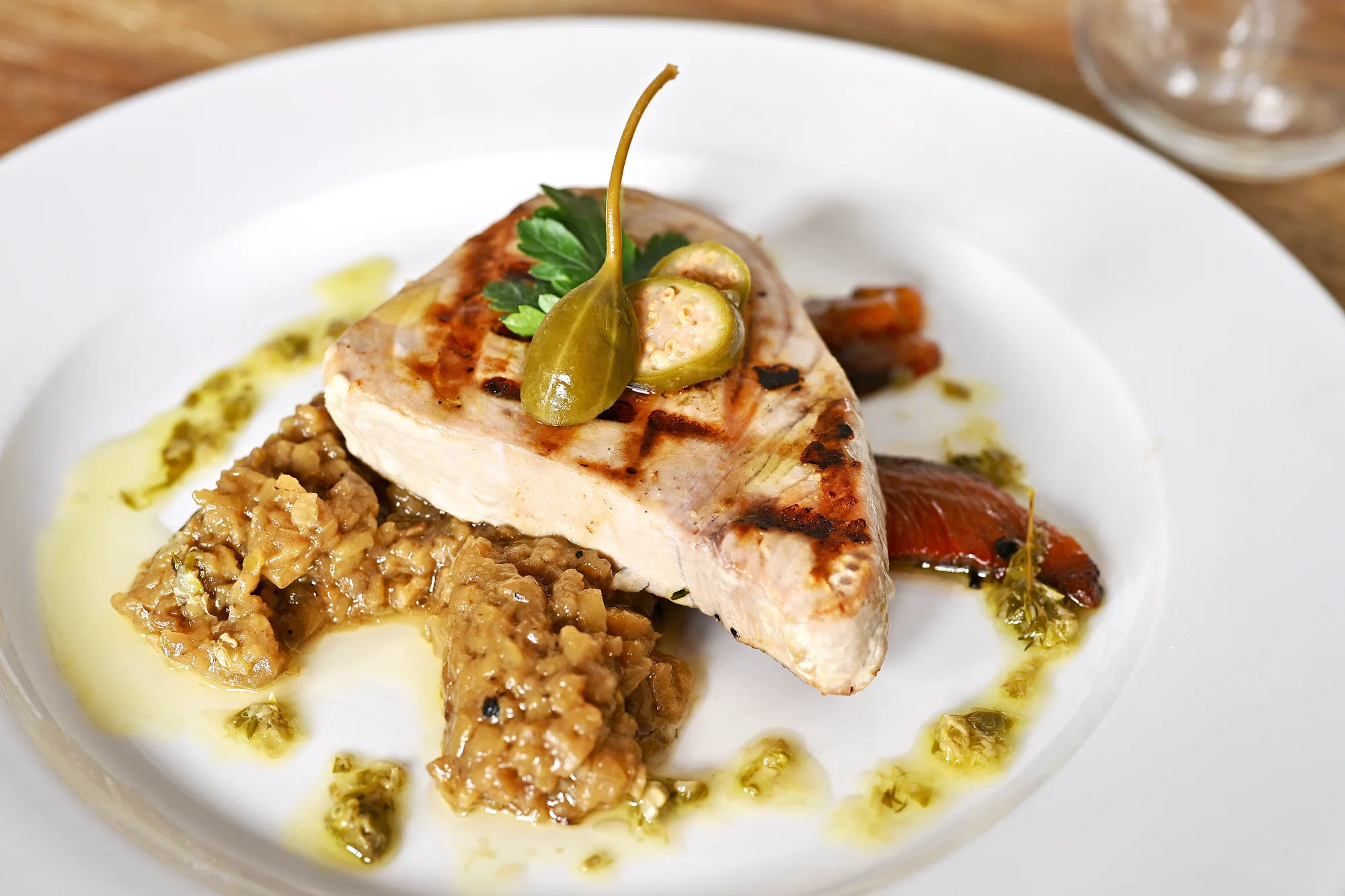 Italské degustační menu se steakem z tuňáka či telete i s lahví vína pro 2 osoby