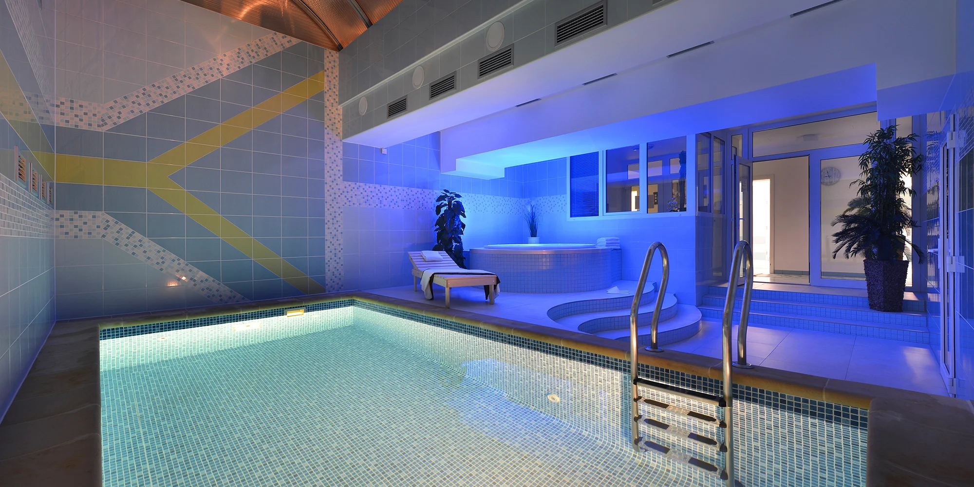 Pobyt v Hluboké nad Vltavou s polopenzí i wellness: hotel pod zámkem v blízkosti golfu