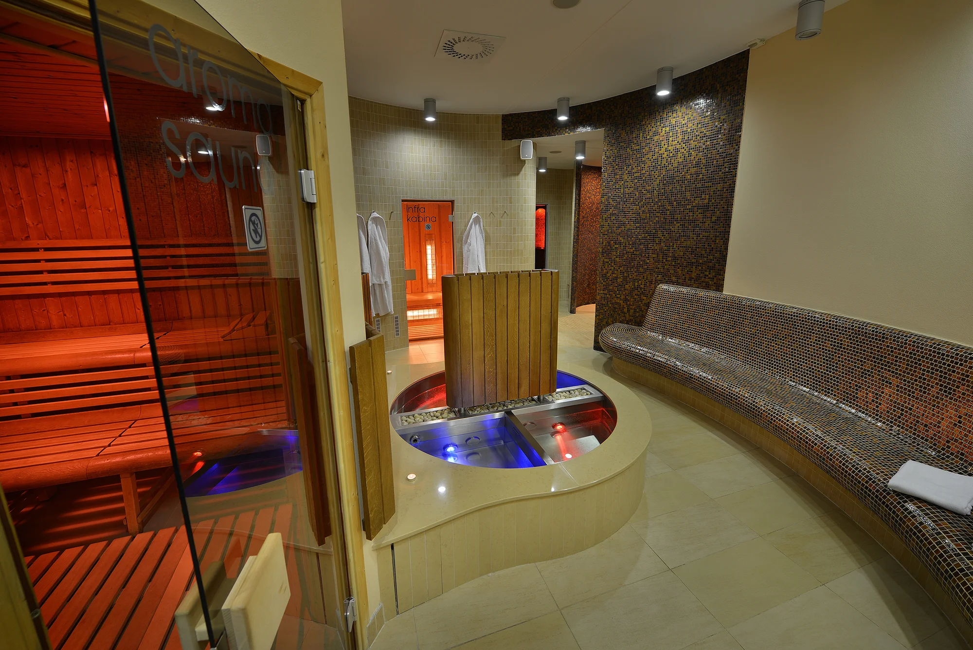 Luxusní pobyt v Hluboké nad Vltavou: 5* hotel u zámku s wellness a jídlem