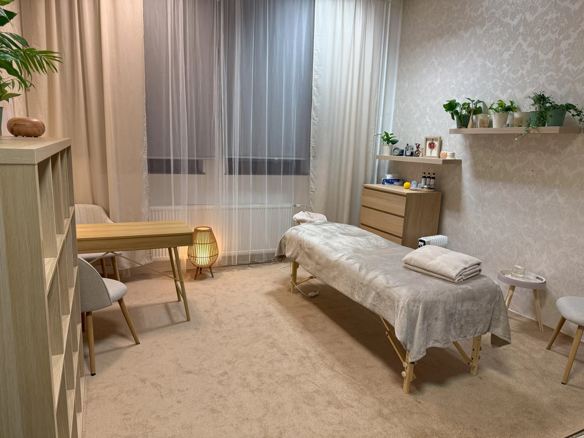 Ženské léčivé masáže na 60-90 min pro hormonální rovnováhu, úlevu při menstruaci, v těhotenství aj.