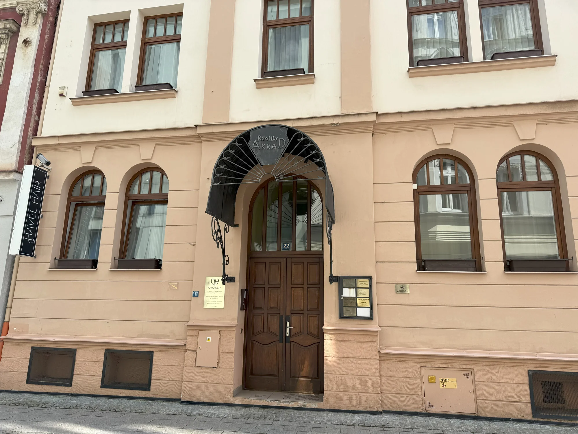Ženské léčivé masáže na 60-90 min pro hormonální rovnováhu, úlevu při menstruaci, v těhotenství aj.
