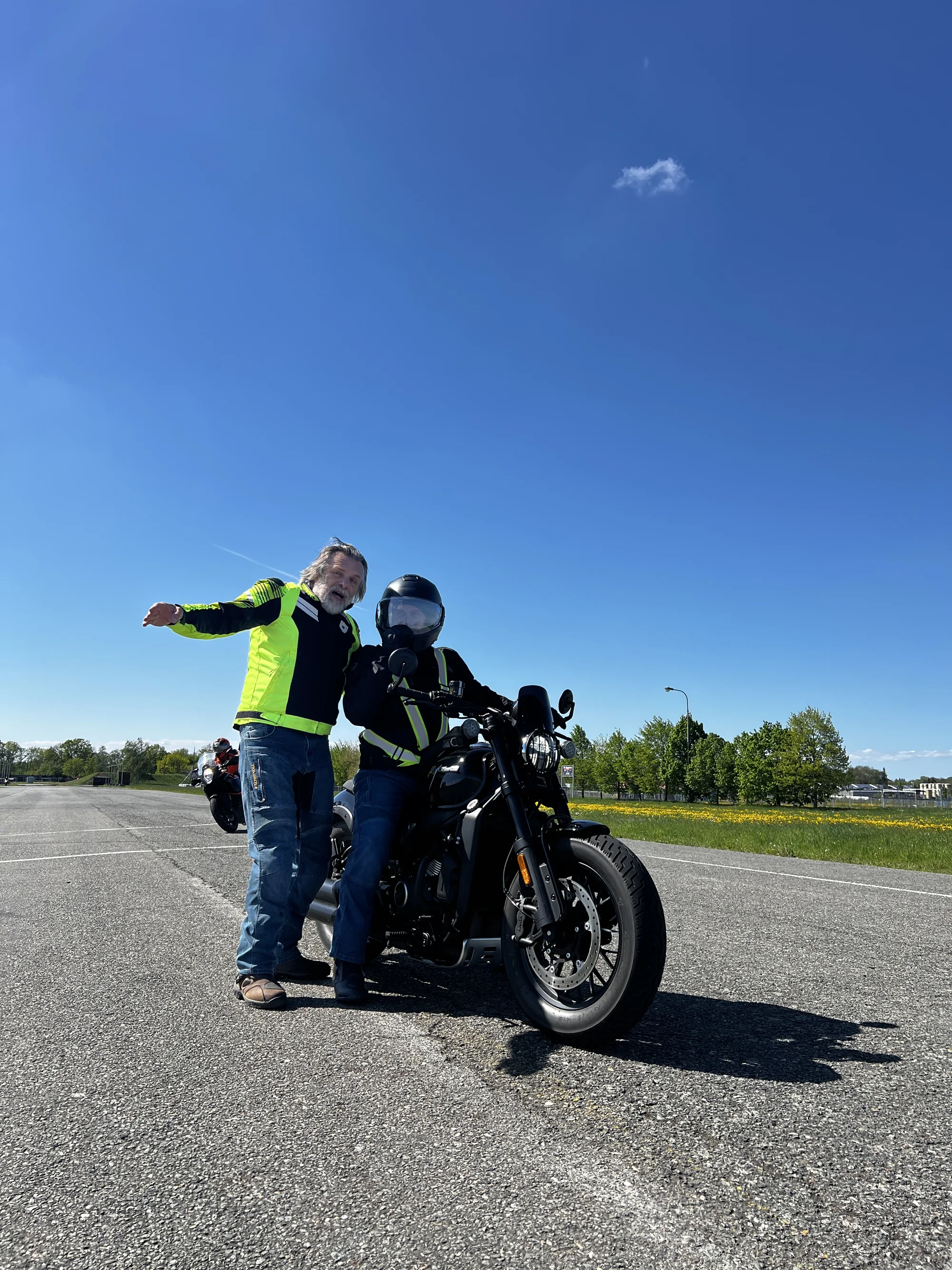 Celodenní kurz bezpečné jízdy na motorce na letišti v Hradci Králové