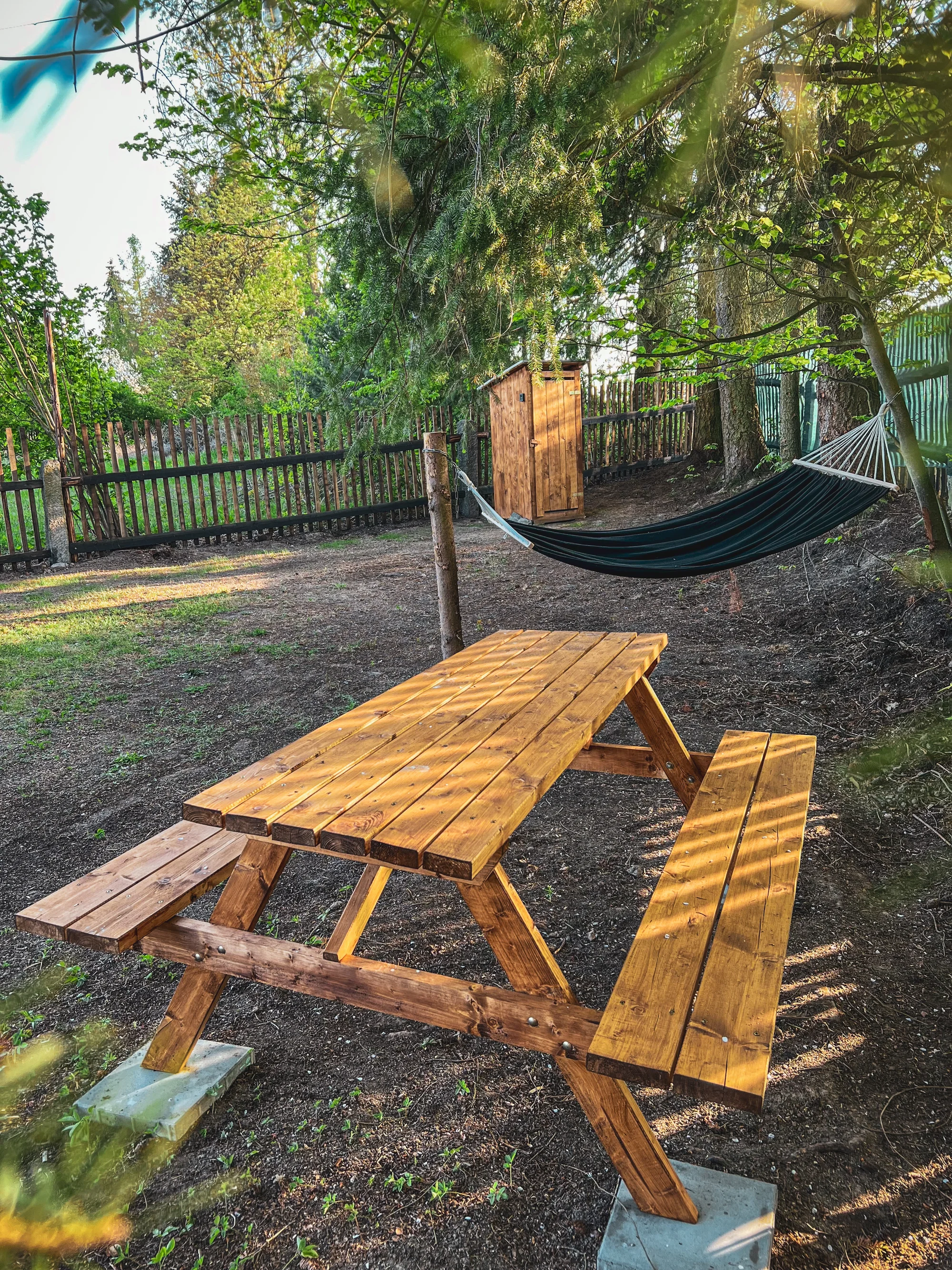 Glamping na Příbramsku, blízko CHKO Brdy: stan na klidné zahradě u rybníka