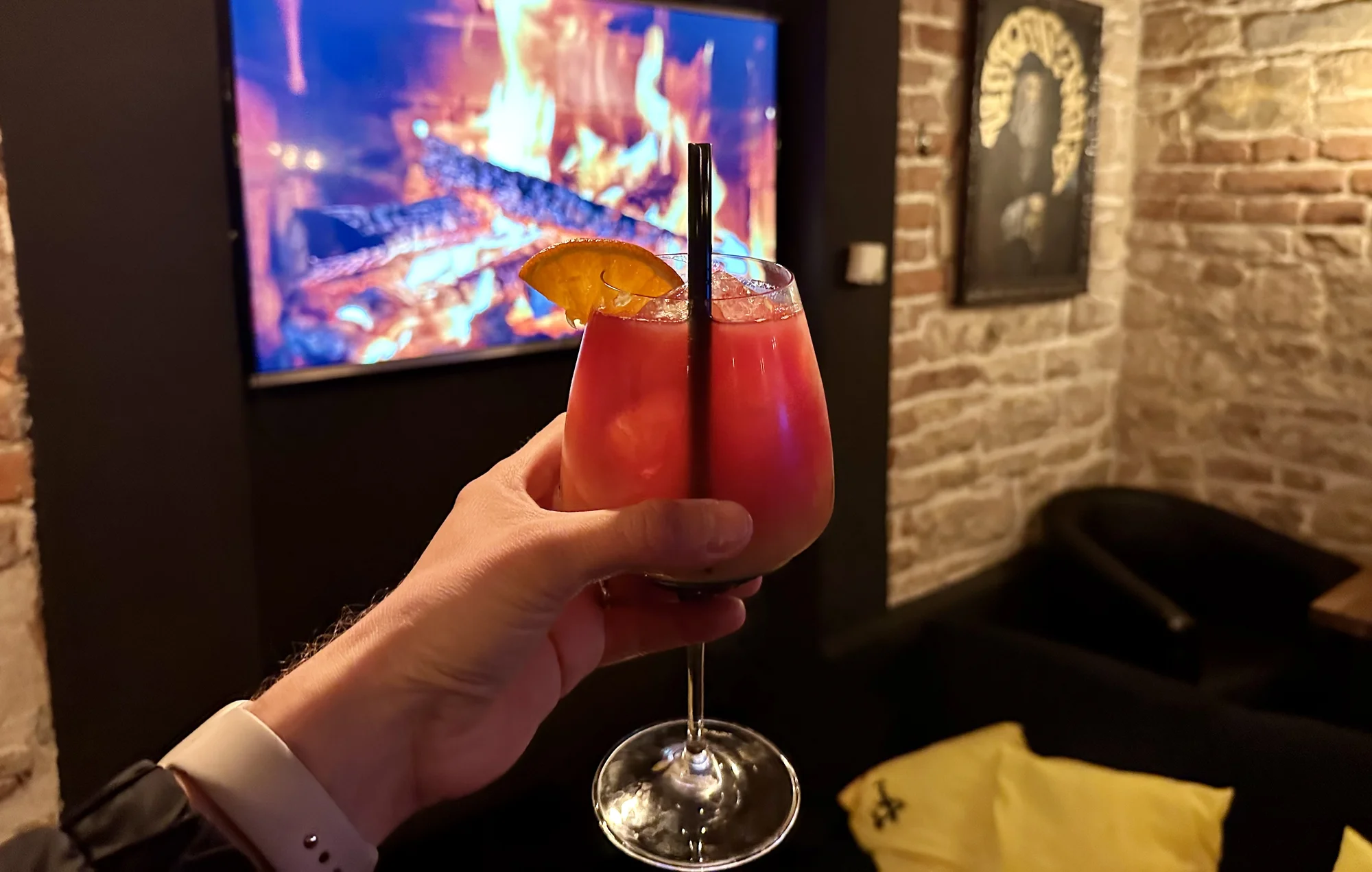 Drinky, hry i vodnice: voucher na 500–1 500 Kč do baru v centru Prahy